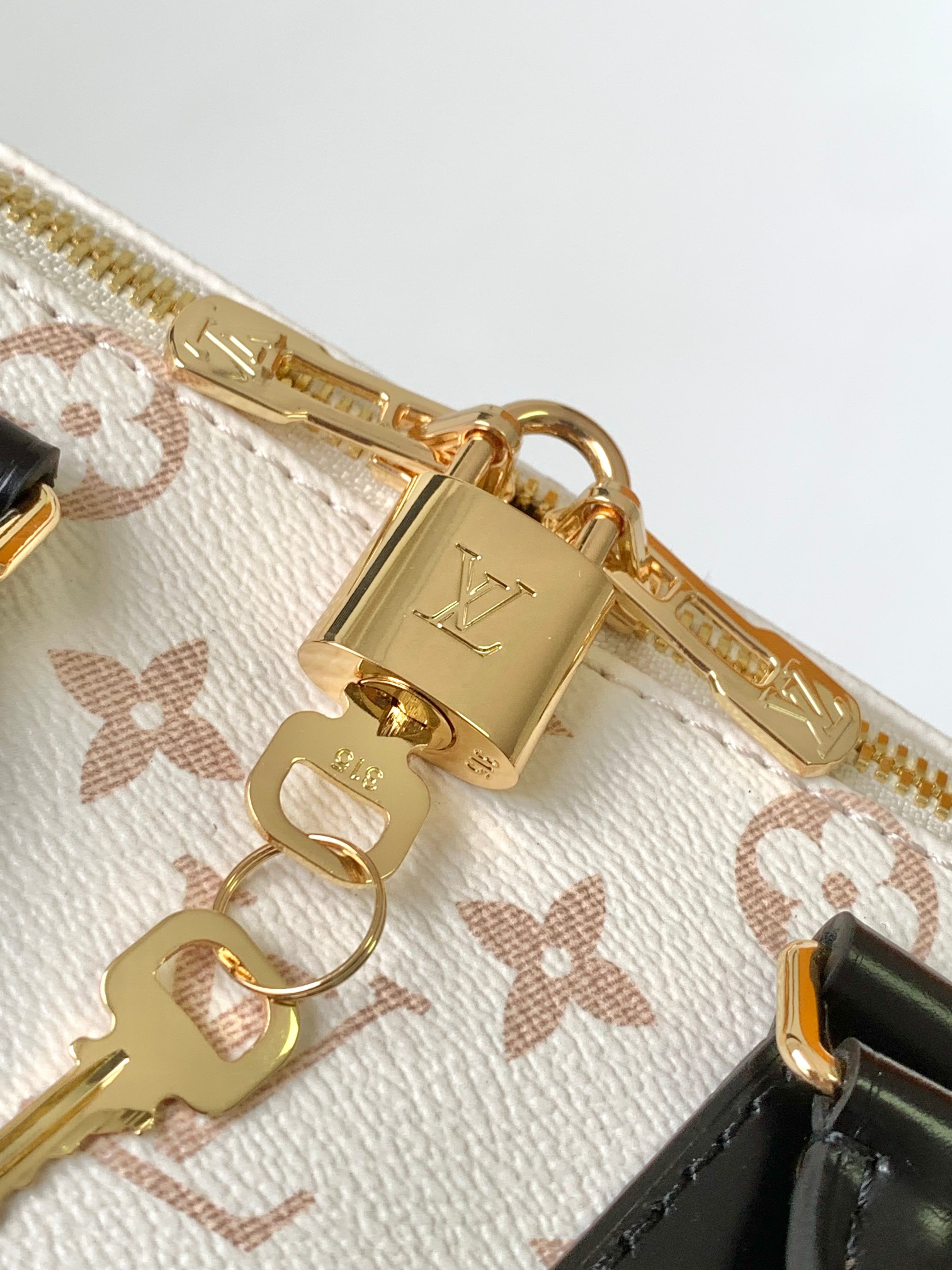 Louis Vuitton Speedy Bandoulière 20 Monogram Shoulder Bag - Image 5