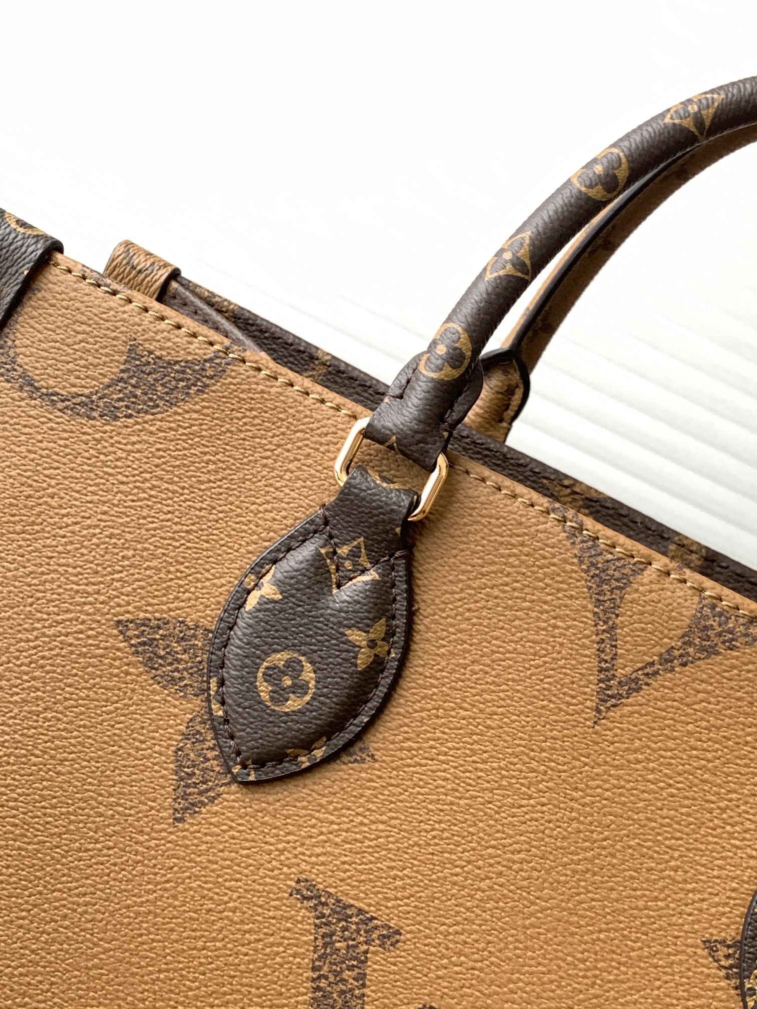 Louis Vuitton Onthego MM Tote Bag - Image 5
