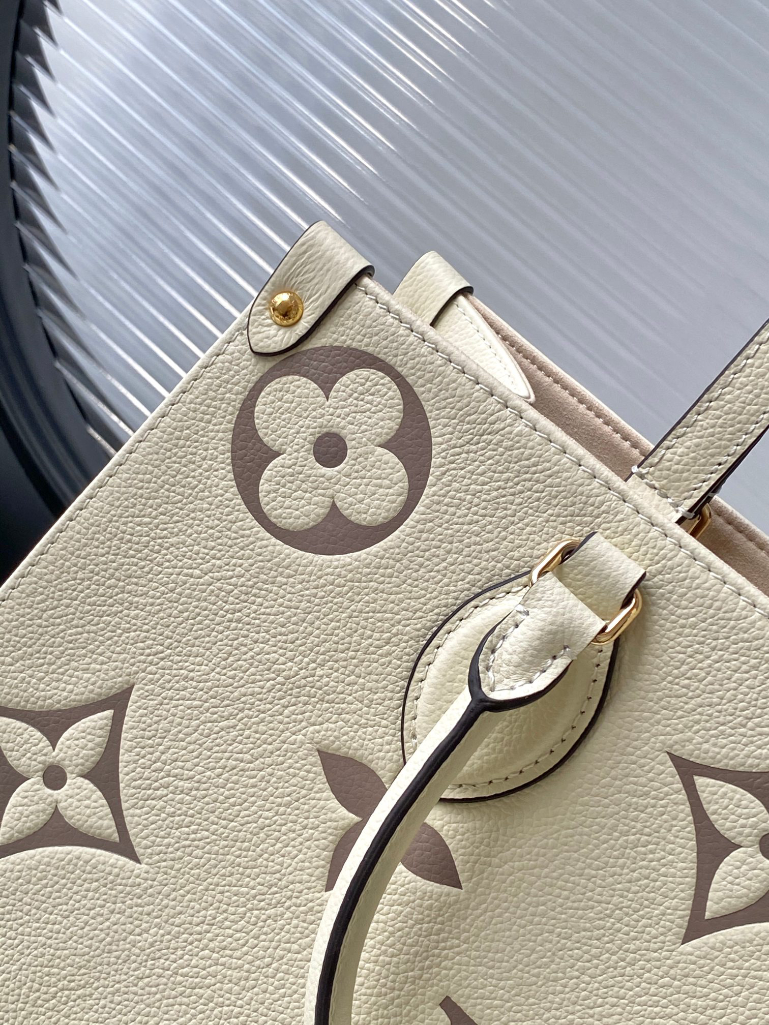 Louis Vuitton OnTheGo Medium Tote Bag in Monogram Leather - Image 5