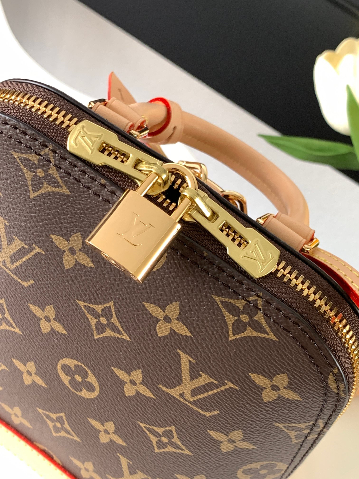 Louis Vuitton Alma Monogram Shoulder Bag M47132 - Image 5