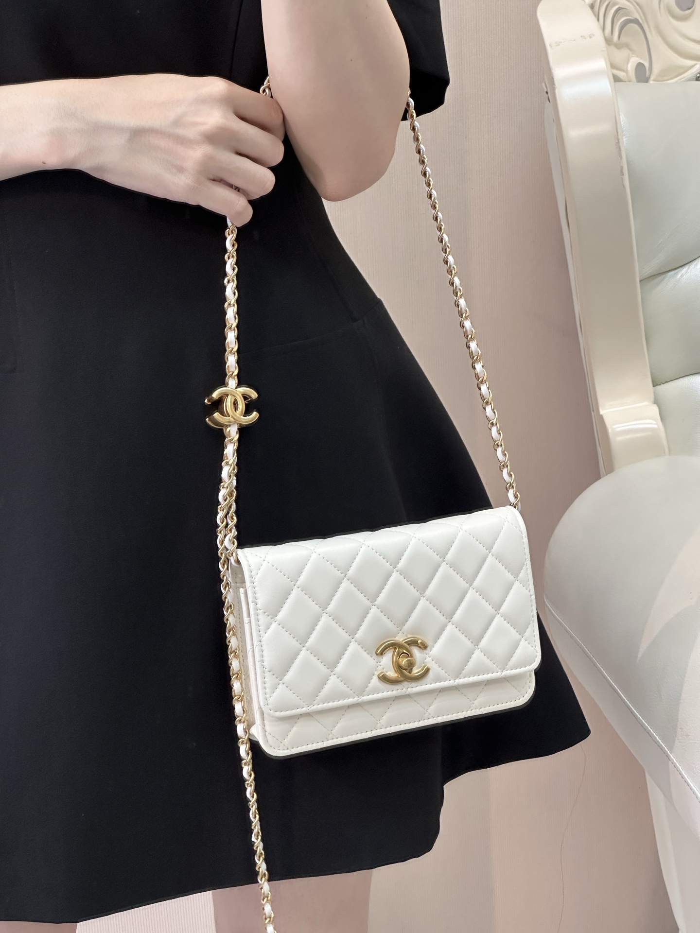 Women's Lambskin Crossbody Bag with Chain Strap - Image 5
