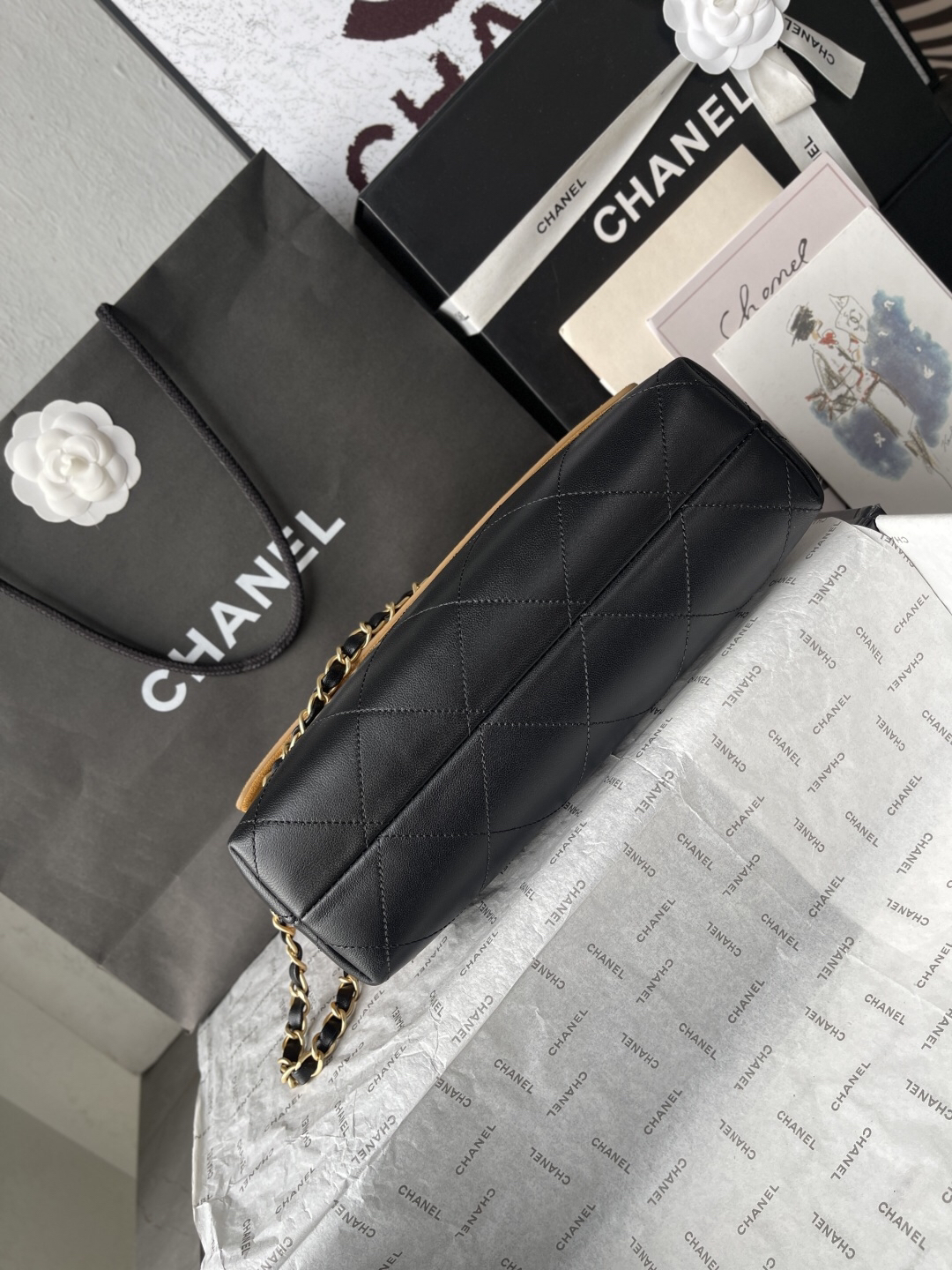 Chanel 25A AS5637 Hobo Bag in Suede - Image 5