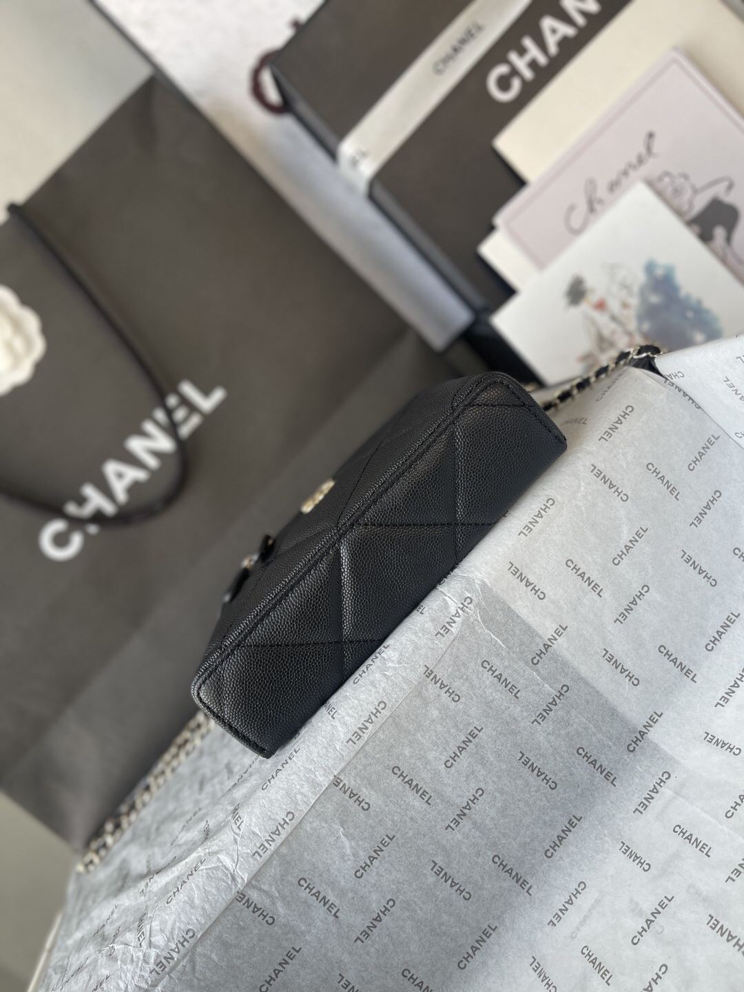 Chanel A4936 Diamond-Pattern Lunchbox Bag - Image 5