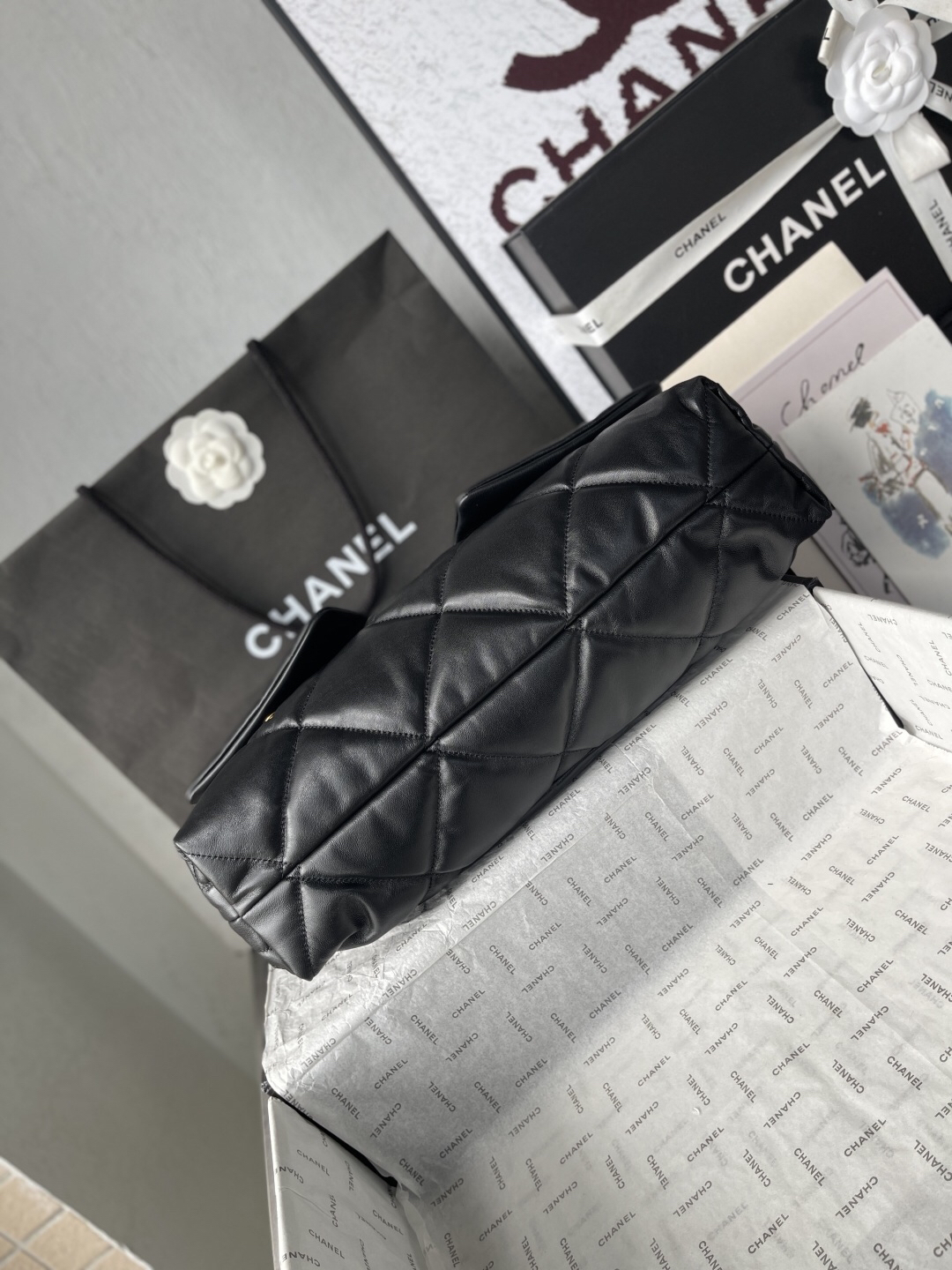 Chanel AS5740 Lambskin Underarm Shoulder Bag - Image 5