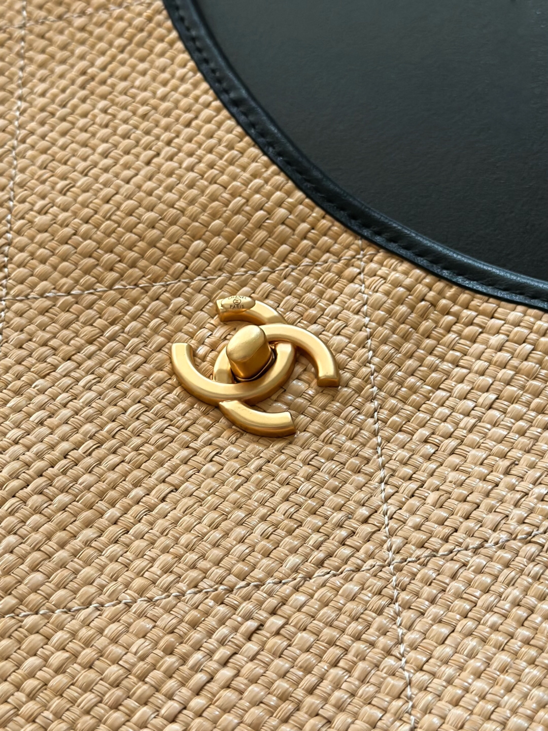 Chanel 25S Maxi Hobo Tote Bag - Image 5