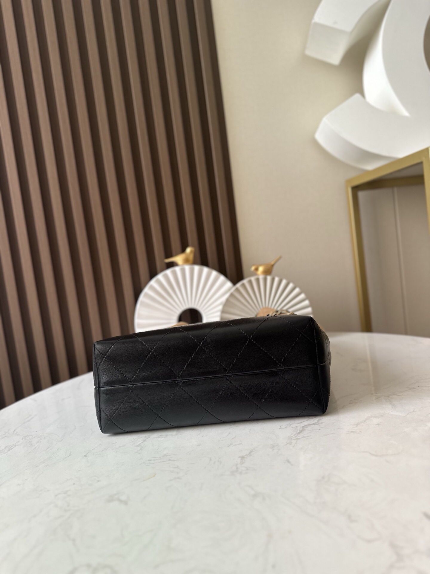 Chanel 25A Handcrafted Calfskin Handbag - Image 5