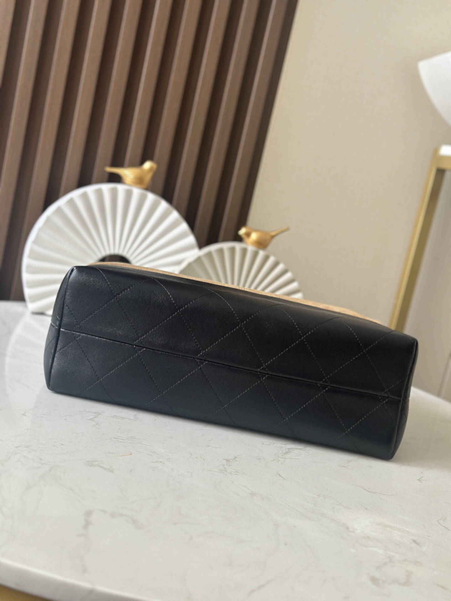 Chanel 25A Handcrafted Suede Handbag - Image 5