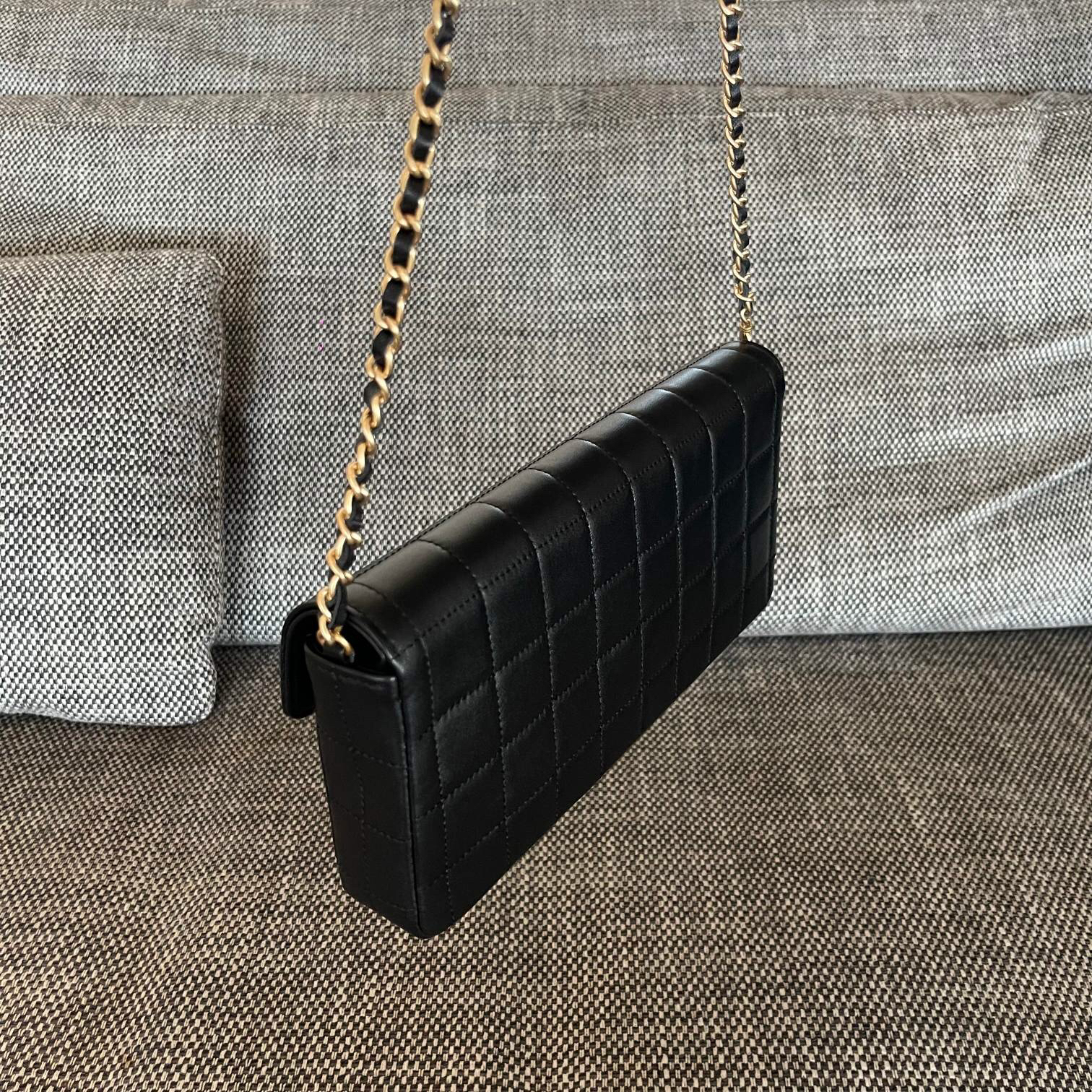CHANEL Vintage Quilted Lambskin Crossbody Bag - Image 5