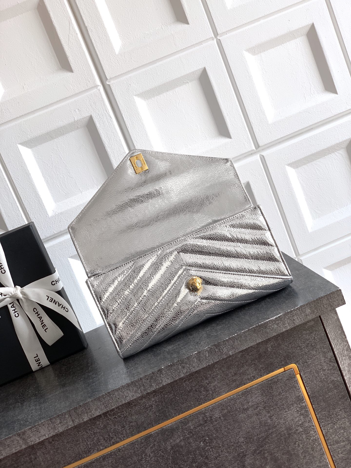 Chanel 26X Fluorescent Silver Clutch Bag - Image 5