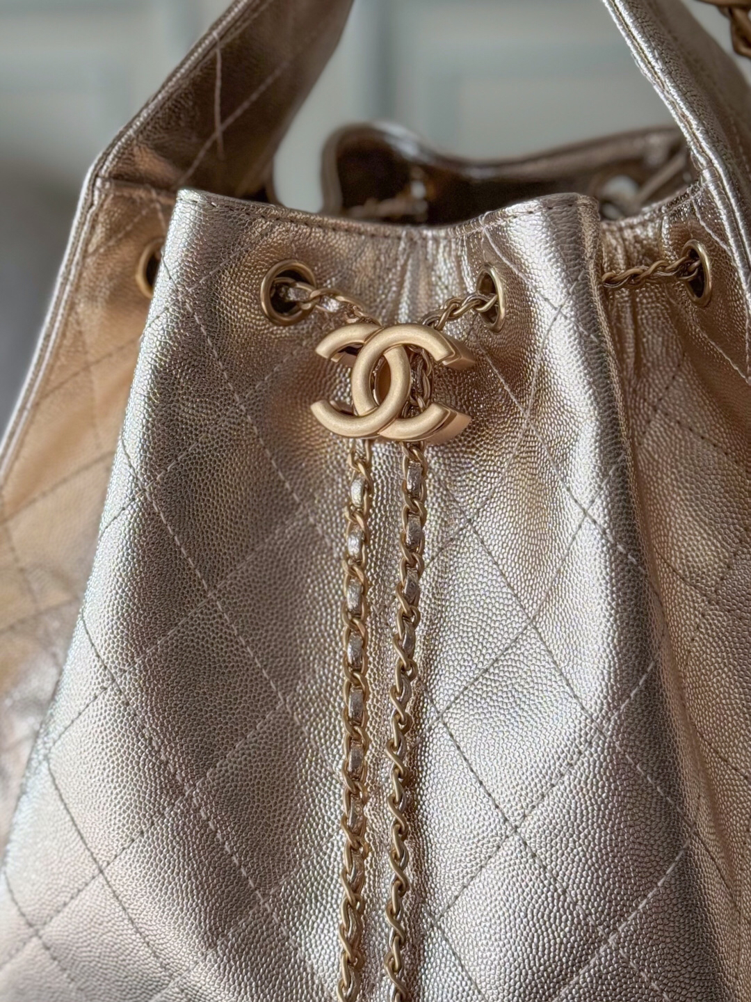 CHANEL 25C Textured Leather Hobo Shoulder Bag - Image 5