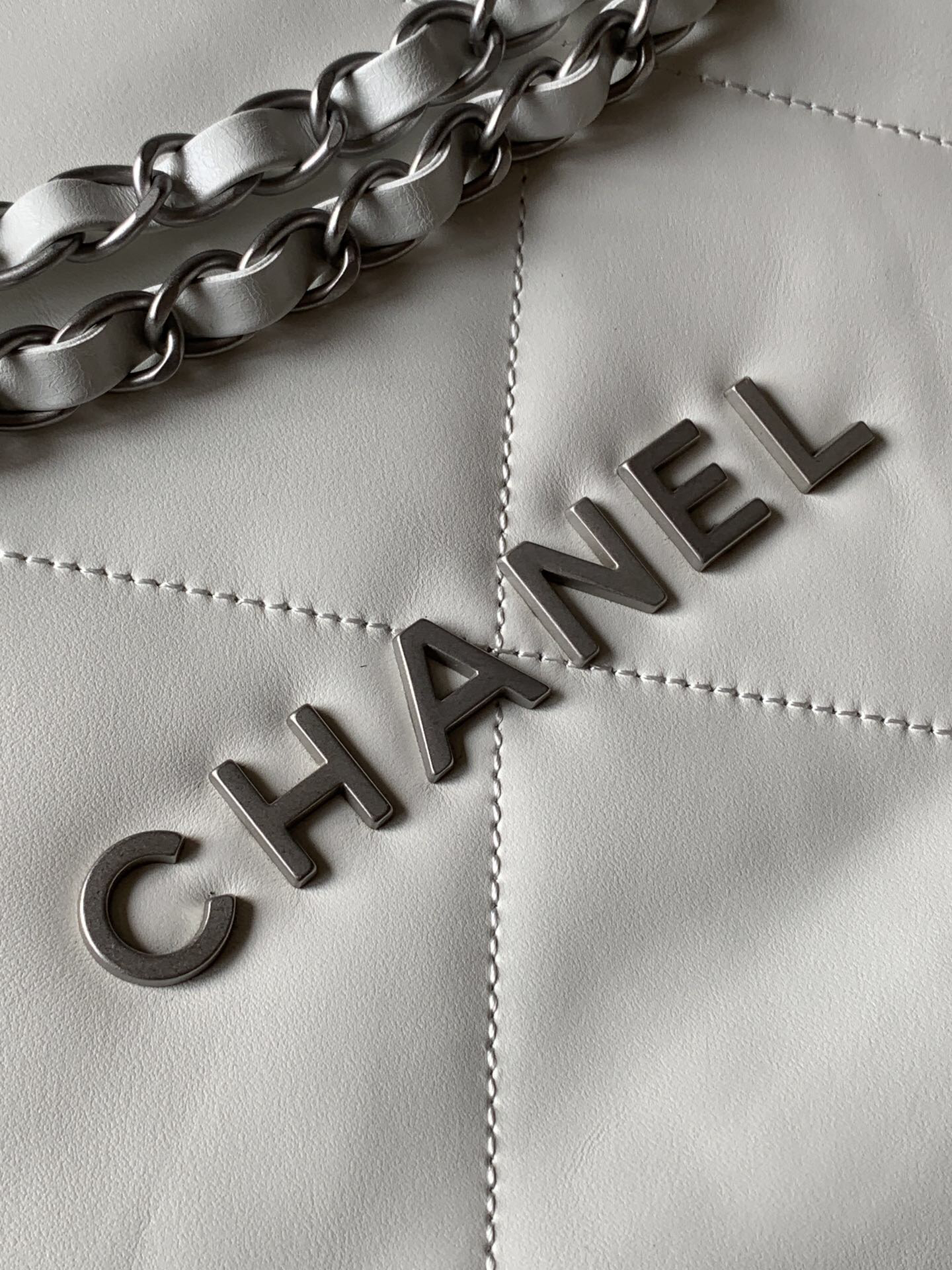 Chanel AS3260 2022 Oil-Waxed Calfskin Shoulder Bag - Image 5