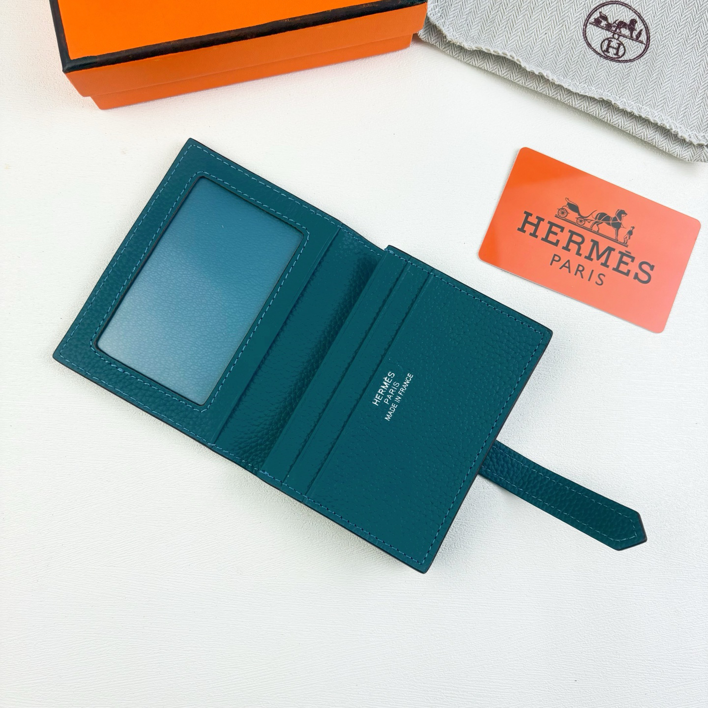 Hermès Togo Calfskin Card Holder with H-Clasp - Image 5