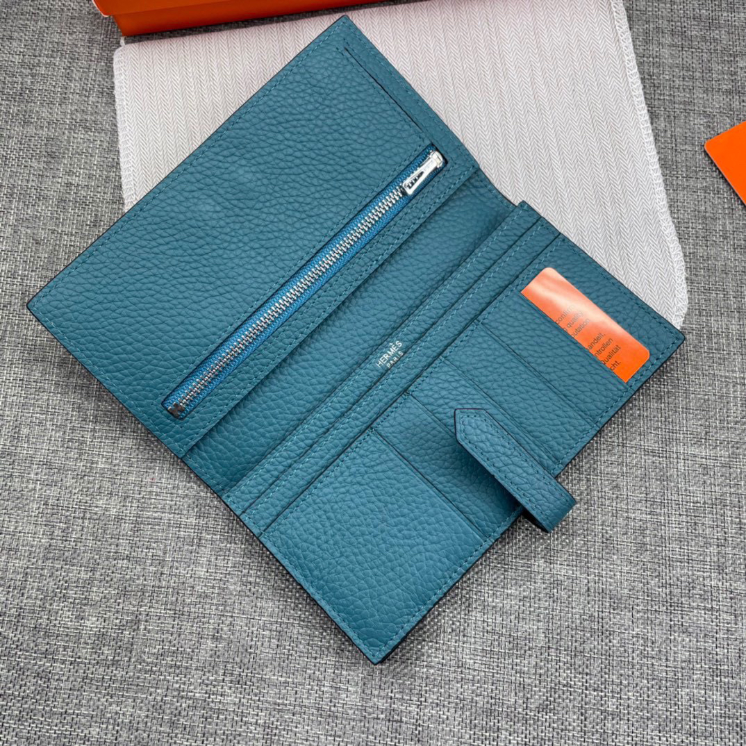 Hermes Women's Leather Zip Wallet - Image 5