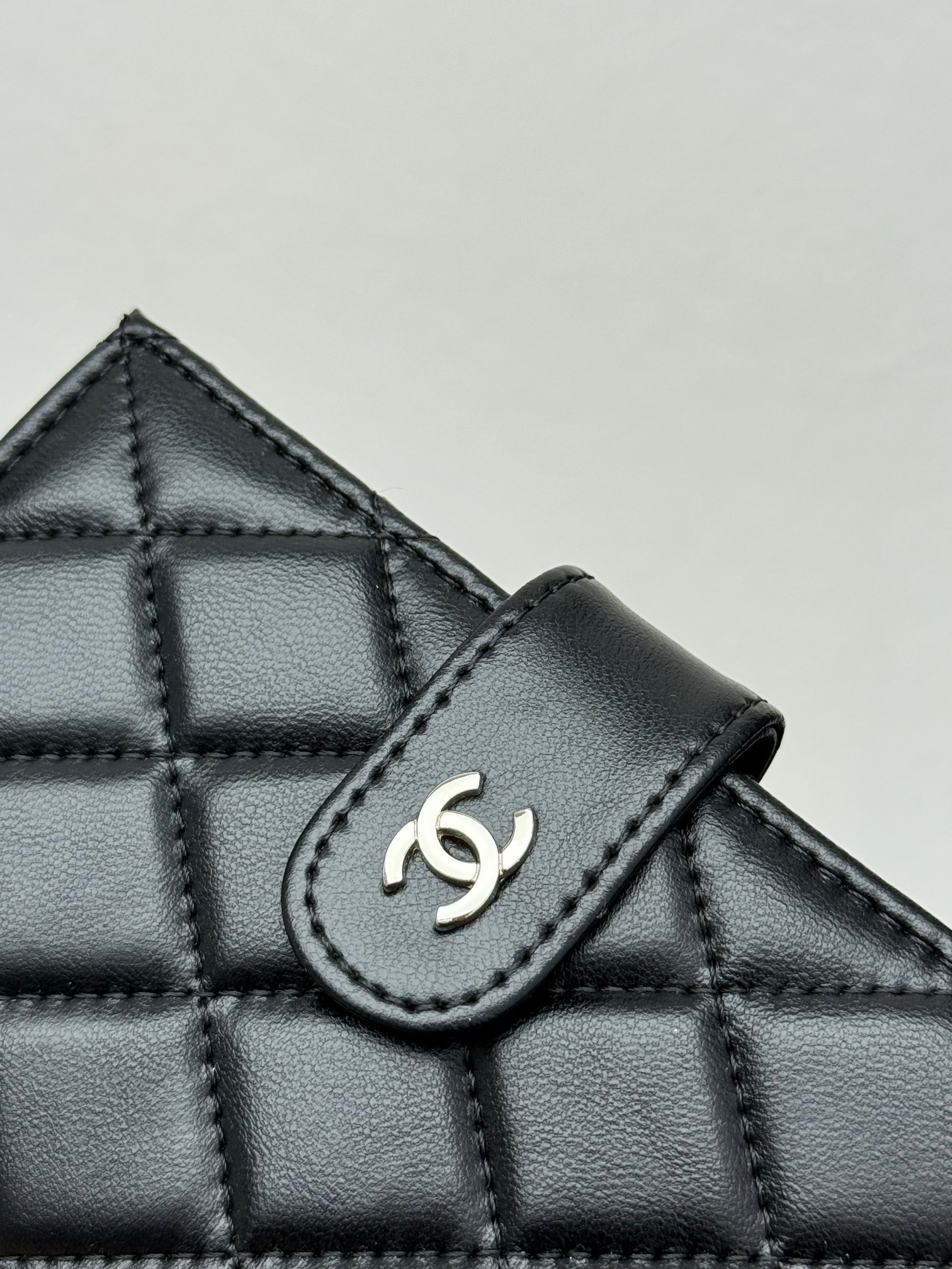 Chanel Caviar Leather Multifunction Passport Wallet - Image 5
