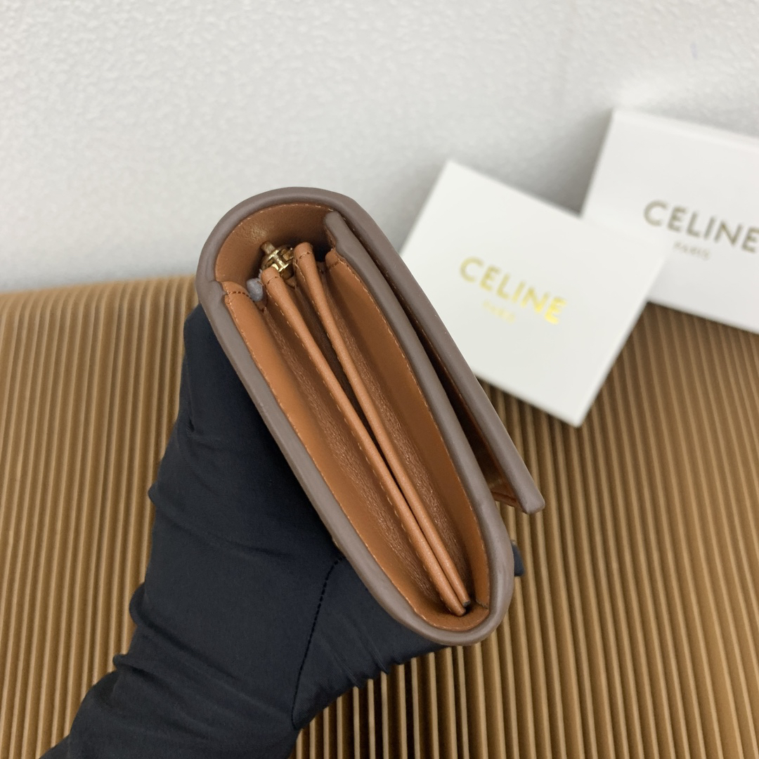 Triomphe 16 Cowhide Leather Wallet - Image 5