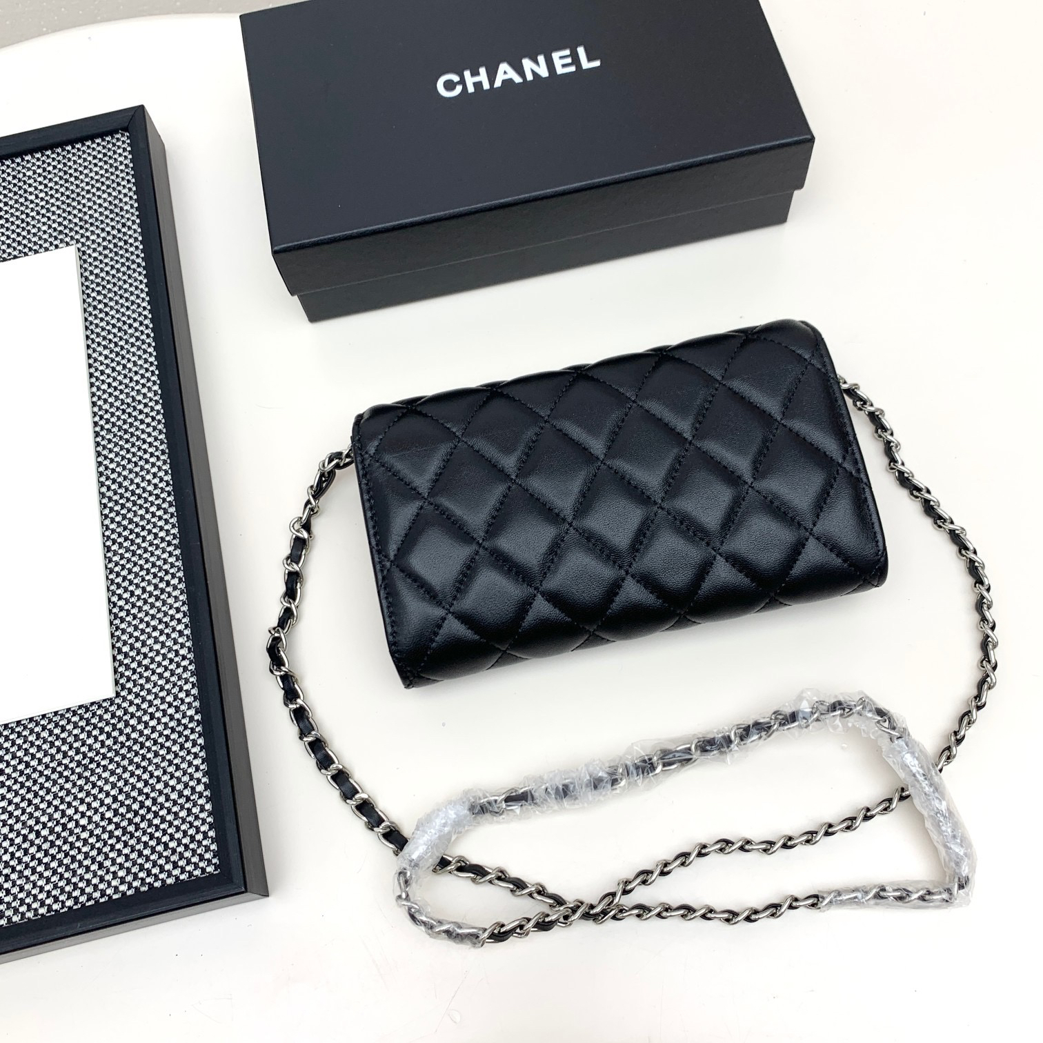 Chanel Chain-Detail Shoulder Crossbody Bag - Image 5