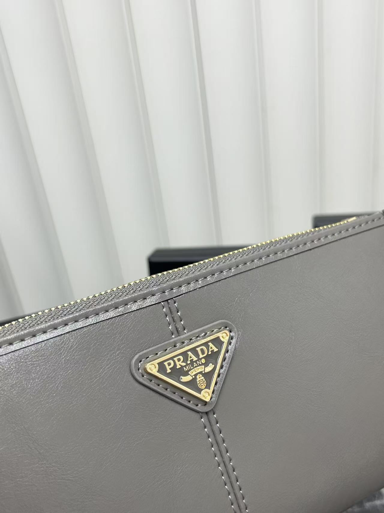 Prada Oil-Wax Leather Wallet with Metal Triangular Logo and Zipper Closure - Image 5