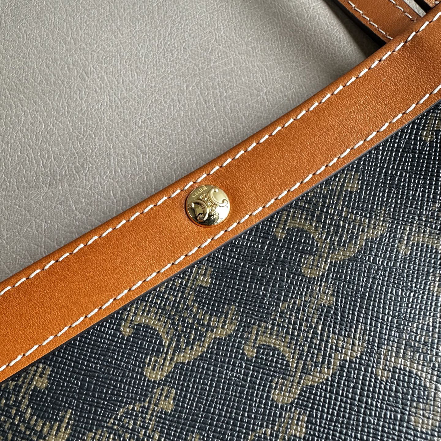 FLAT SHOER Logo-Print Leather Tote Bag - Image 5