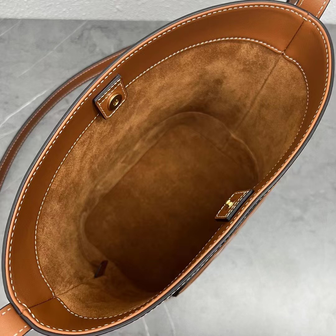 CELINE 2022 Spring/Summer CUIR Leather Bucket Bag - Image 6