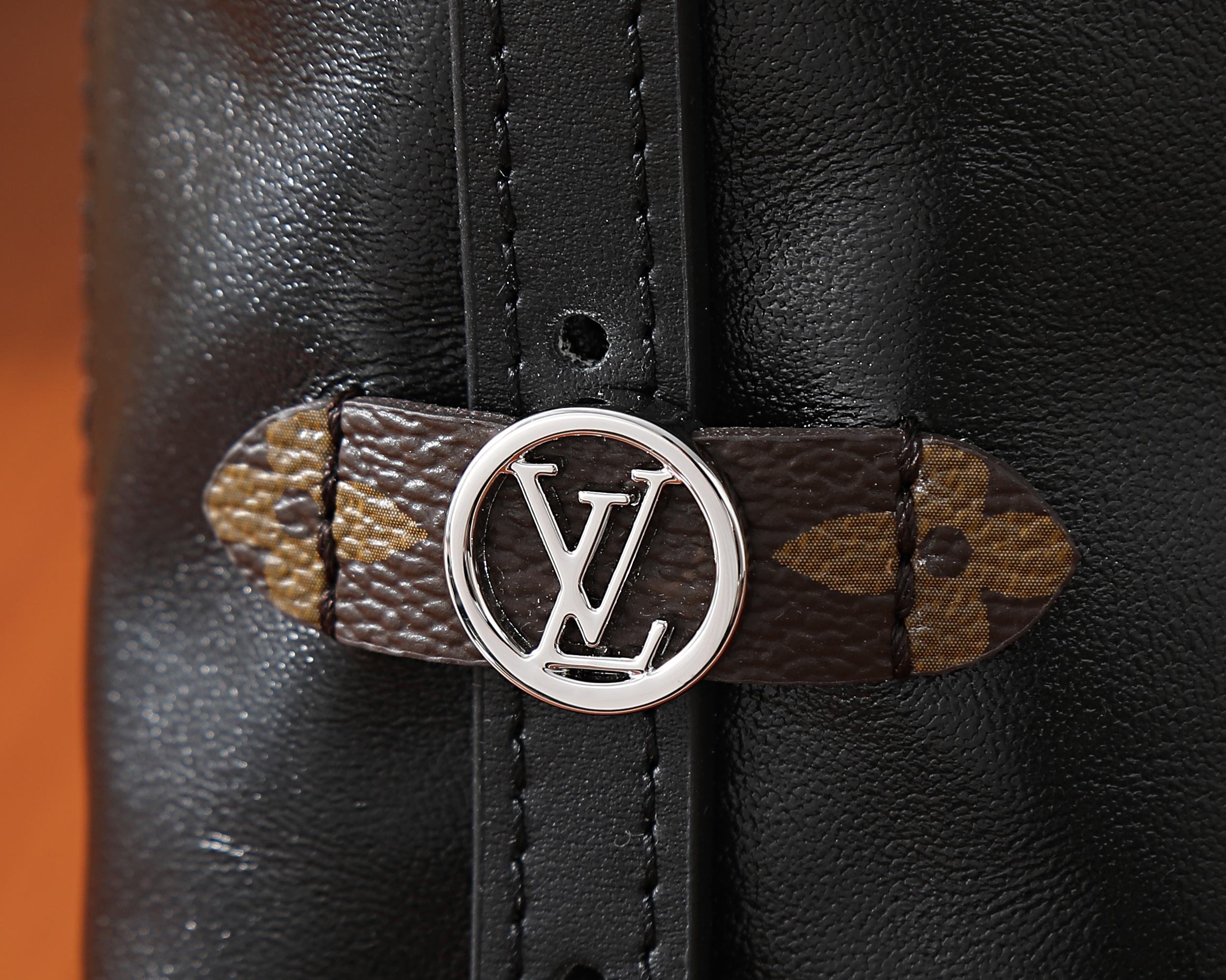 Louis Vuitton LV Vibe Carryall East West Handbag M28160 - Image 6