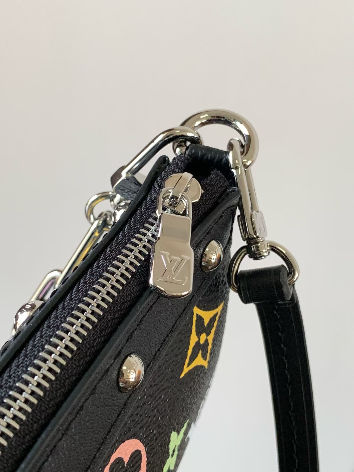 Louis Vuitton x Takashi Murakami Pochette Accessoires M13663 - Image 6