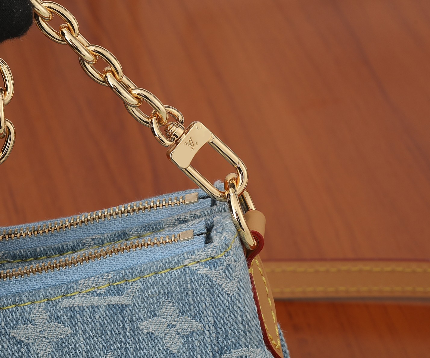Louis Vuitton Liv Pochette M83532 - Image 6