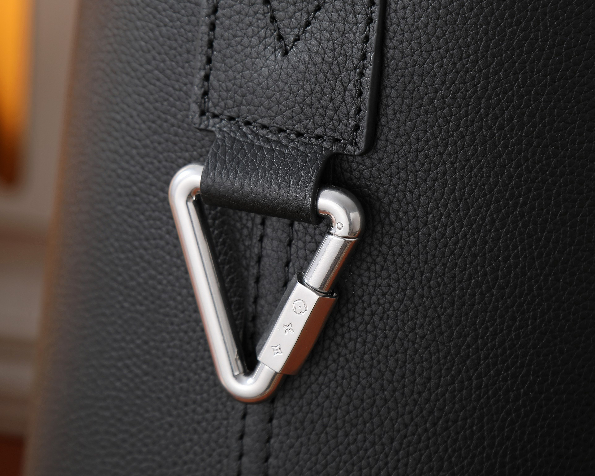 Louis Vuitton Verso Hobo Bag M27022 - Image 6
