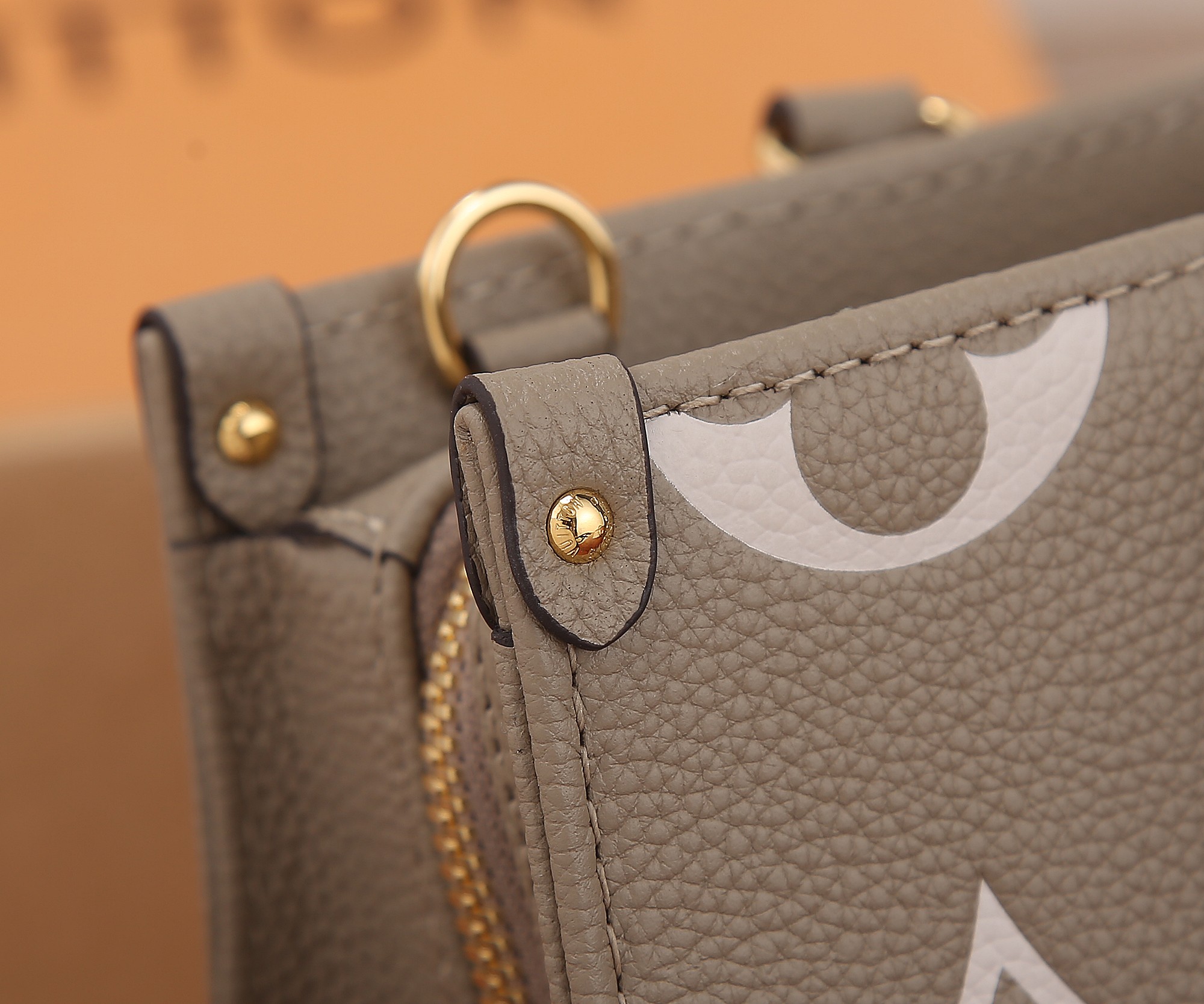 Louis Vuitton OnTheGo East West Handbag in Monogram Empreinte Leather - Image 6
