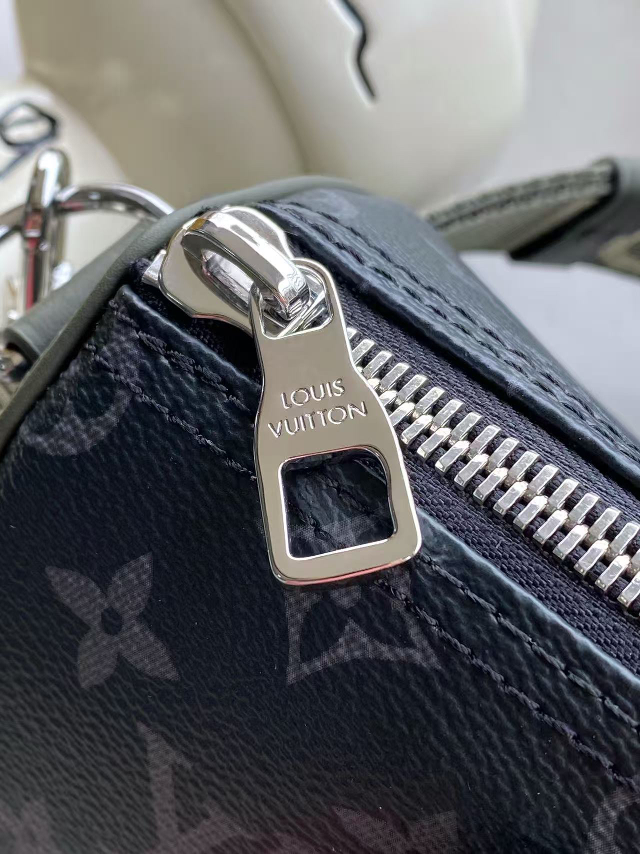 Louis Vuitton Keepall Bandouliere 25 M28638 - Image 6