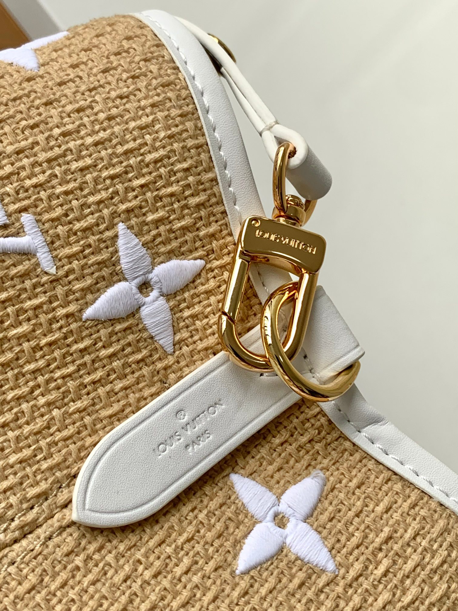 Louis Vuitton M23080 Bucket Bag - Image 6