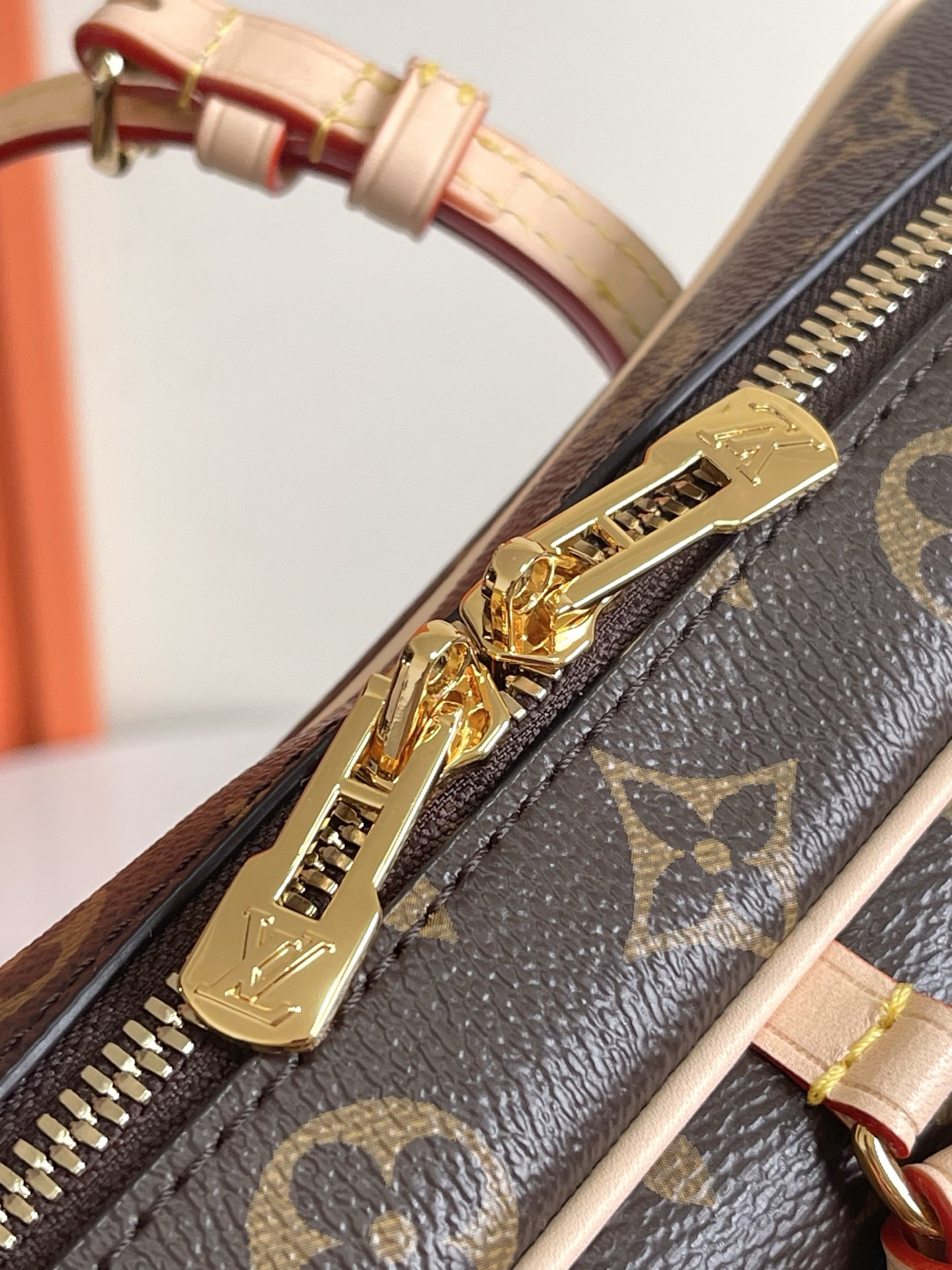 Louis Vuitton Hang On Bag M47031 - Image 6