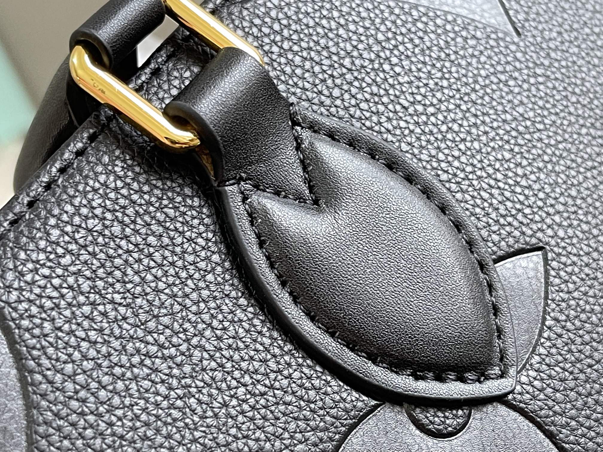 Louis Vuitton Onthego MM Tote Bag - Image 6