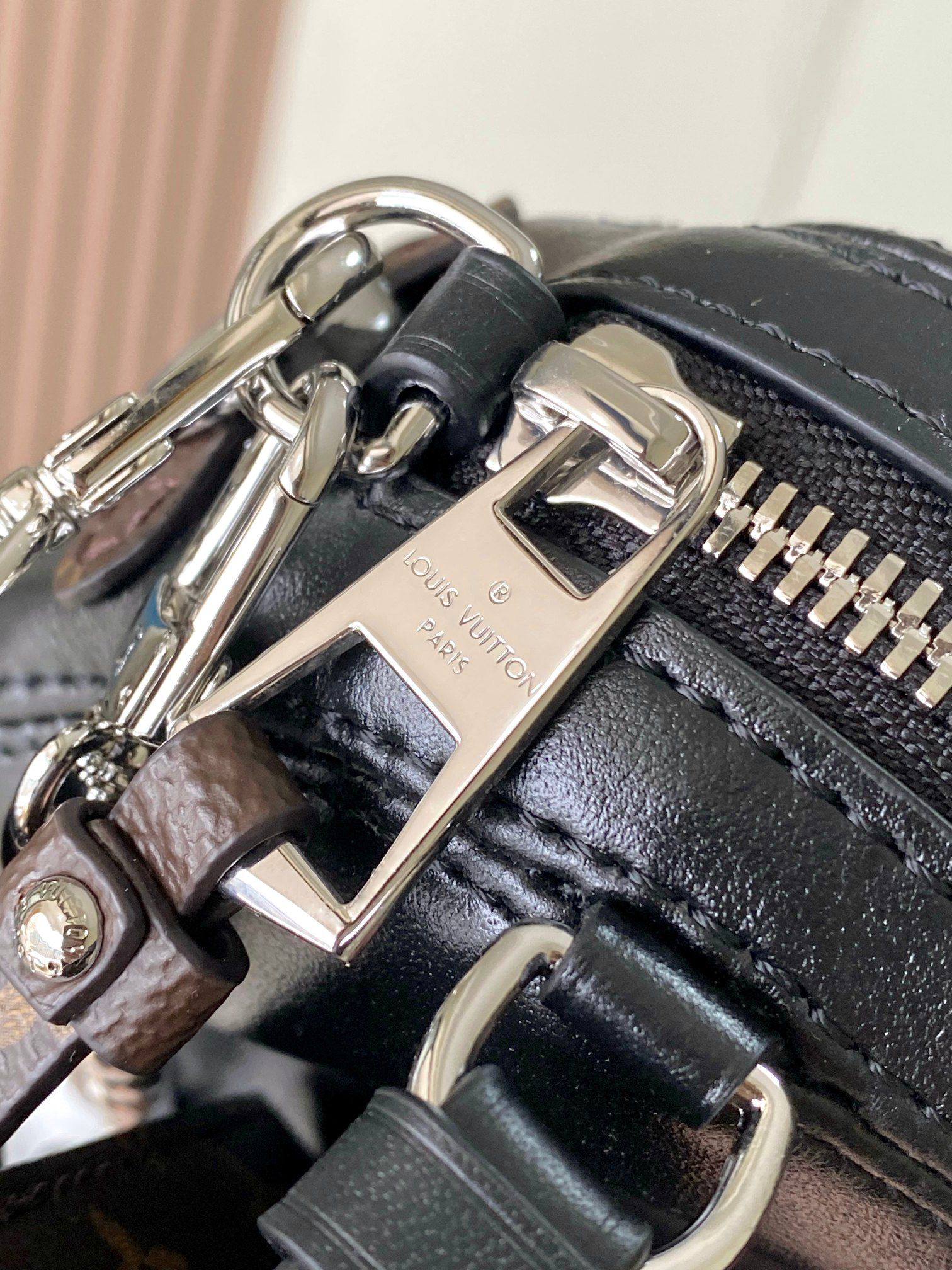 Louis Vuitton Pochette Vibe Crossbody Bag - Image 6