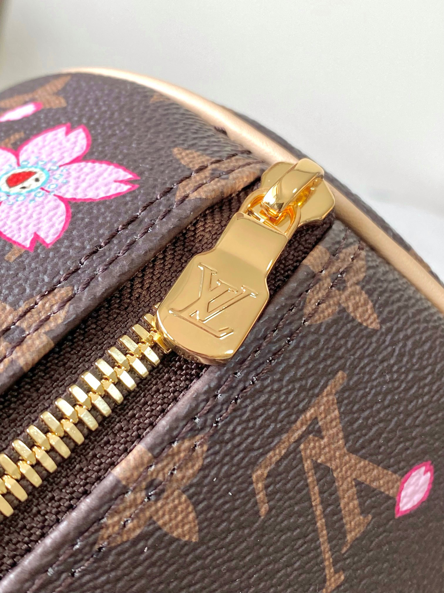 Louis Vuitton x Takashi Murakami Small Cowhide Shoulder Bag, Model M13097 - Image 6