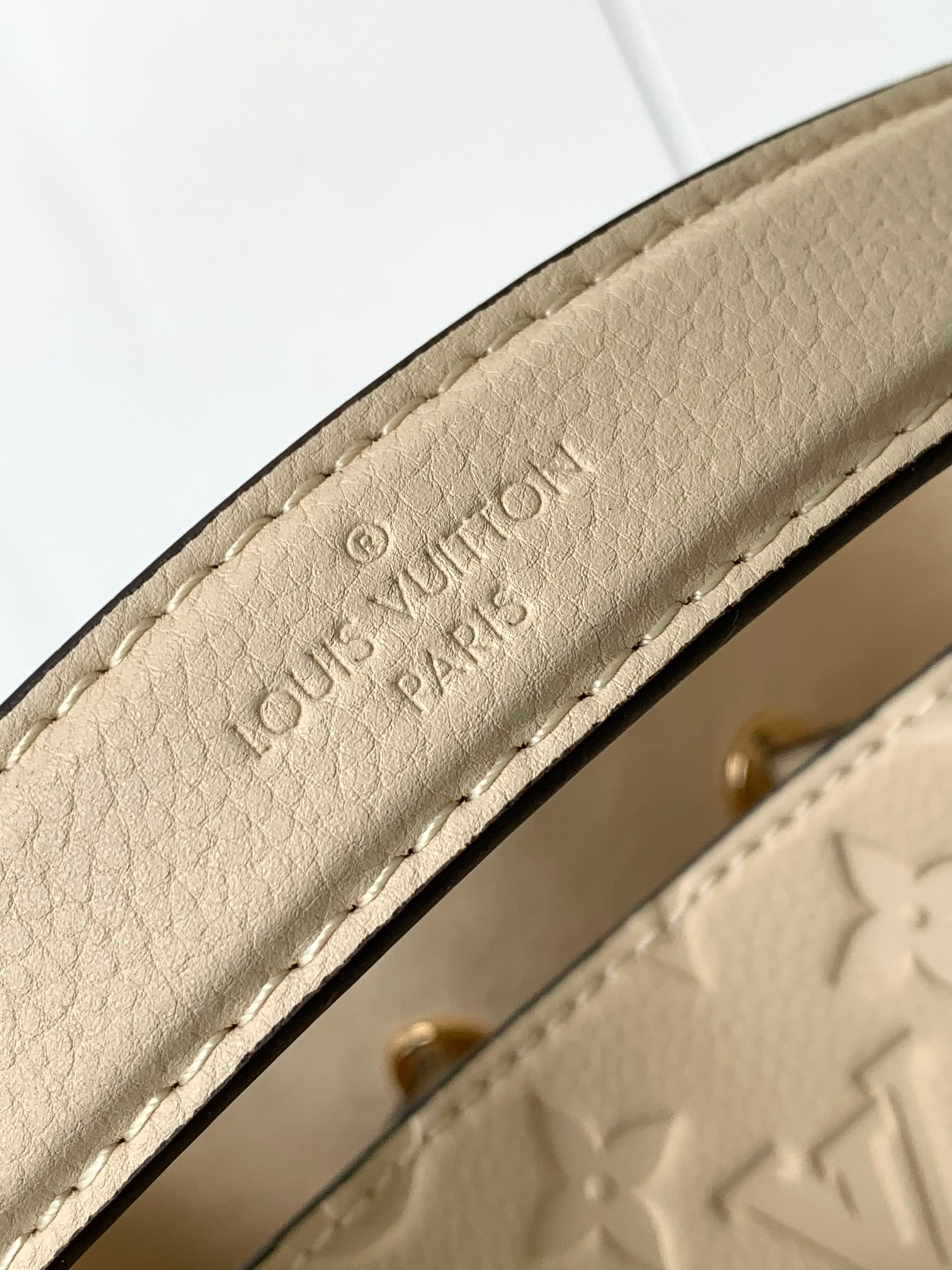 Louis Vuitton NéoNoé MM Bucket Bag in Cream Monogram Empreinte Leather - Image 6