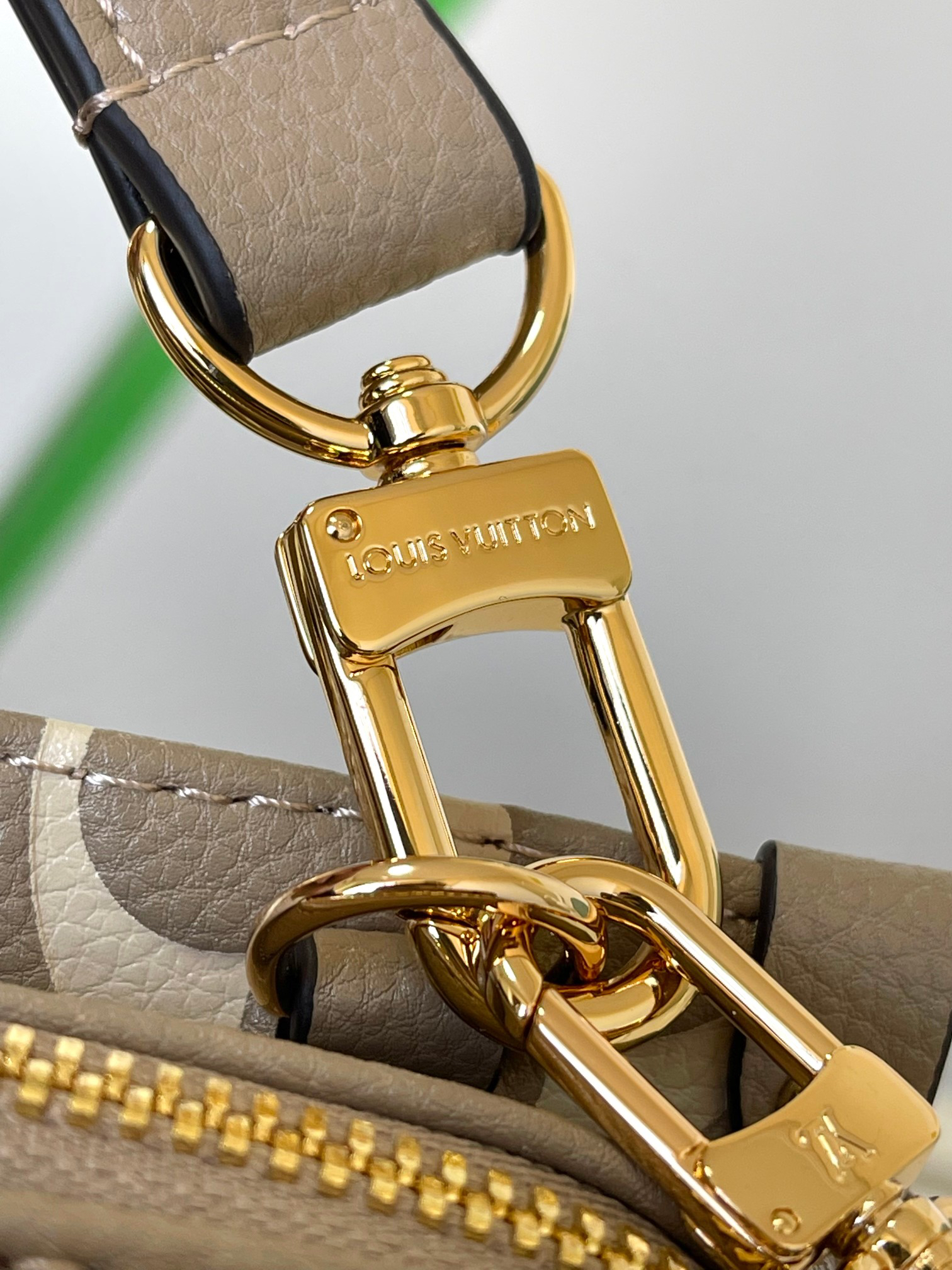 Louis Vuitton OnTheGo Small Handbag in Giant Monogram Leather - Image 6