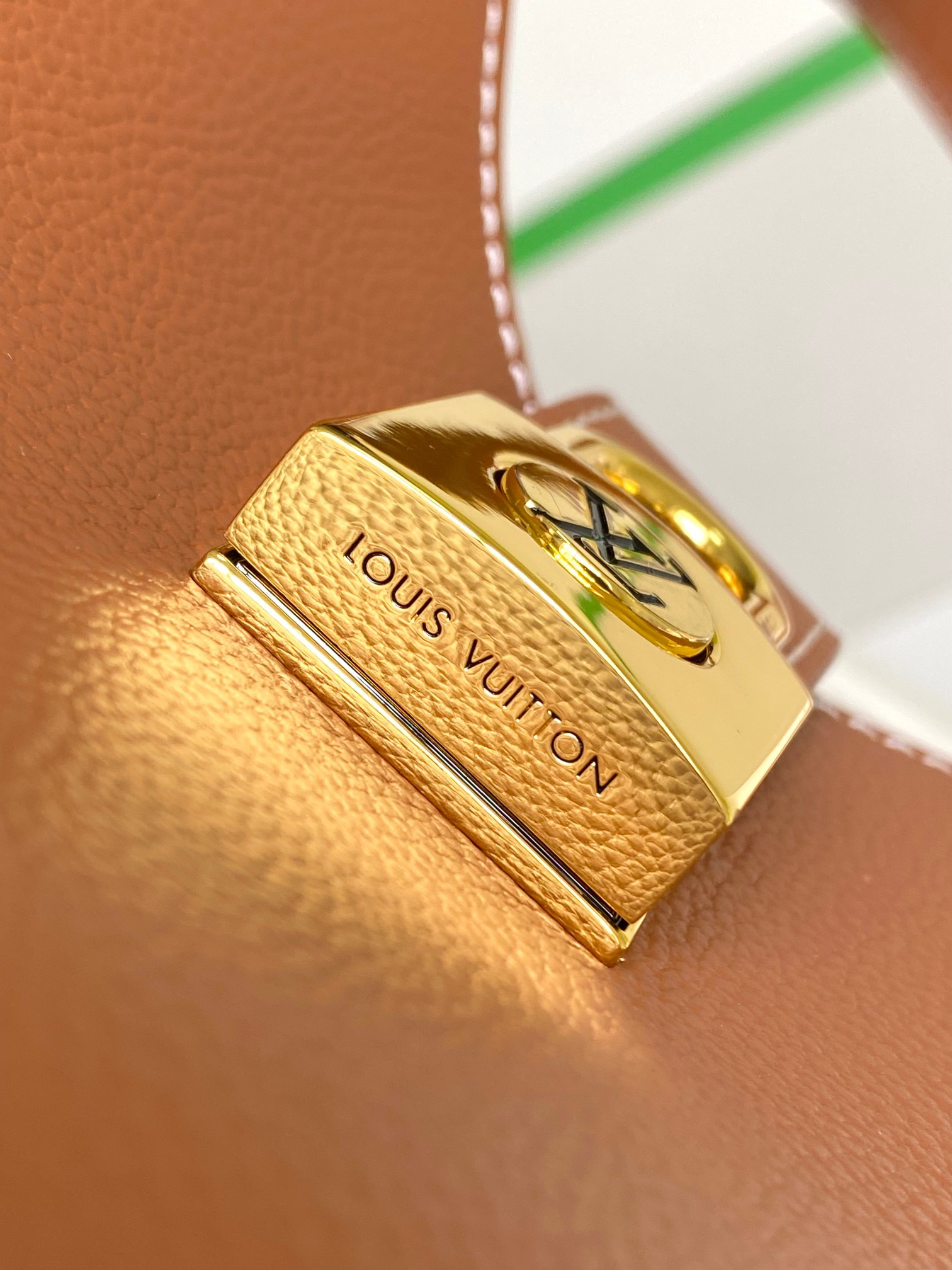 Louis Vuitton M24611 Leather Shoulder Bag - Image 6
