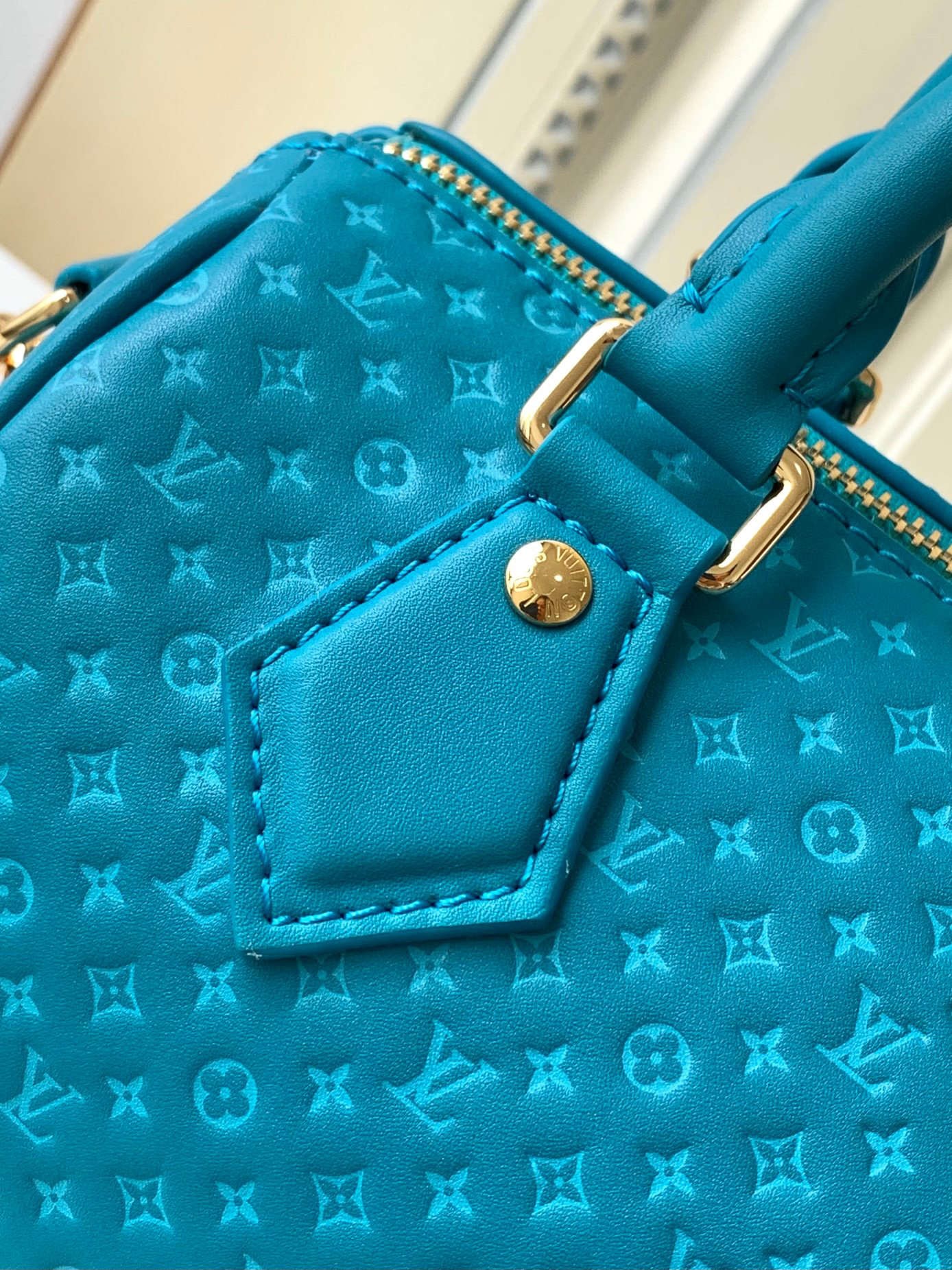 Louis Vuitton Speedy Bandoulière 20 Embossed Leather Crossbody Bag - Image 6