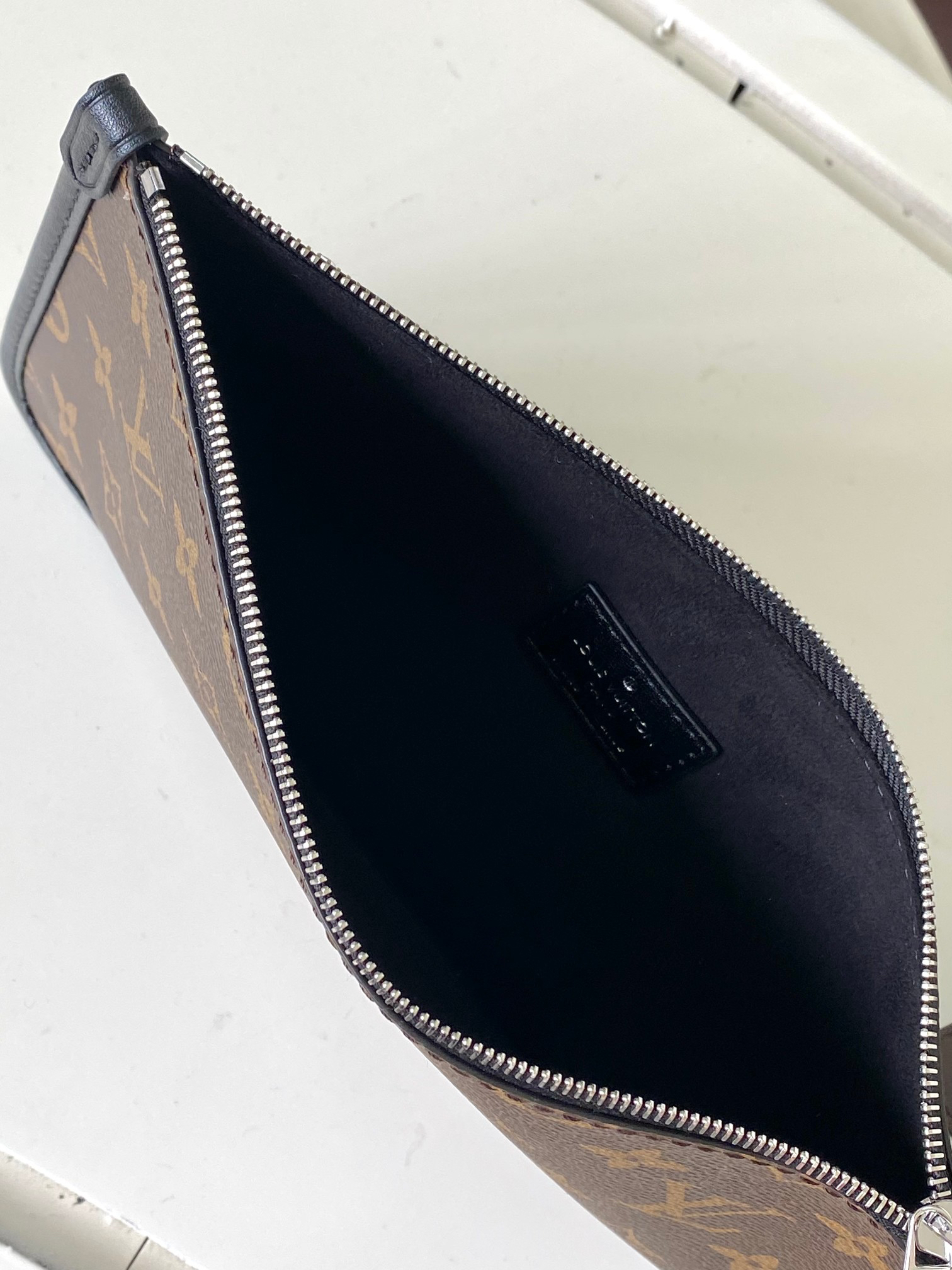 Louis Vuitton CarryAll Dark Medium Handbag - Image 6