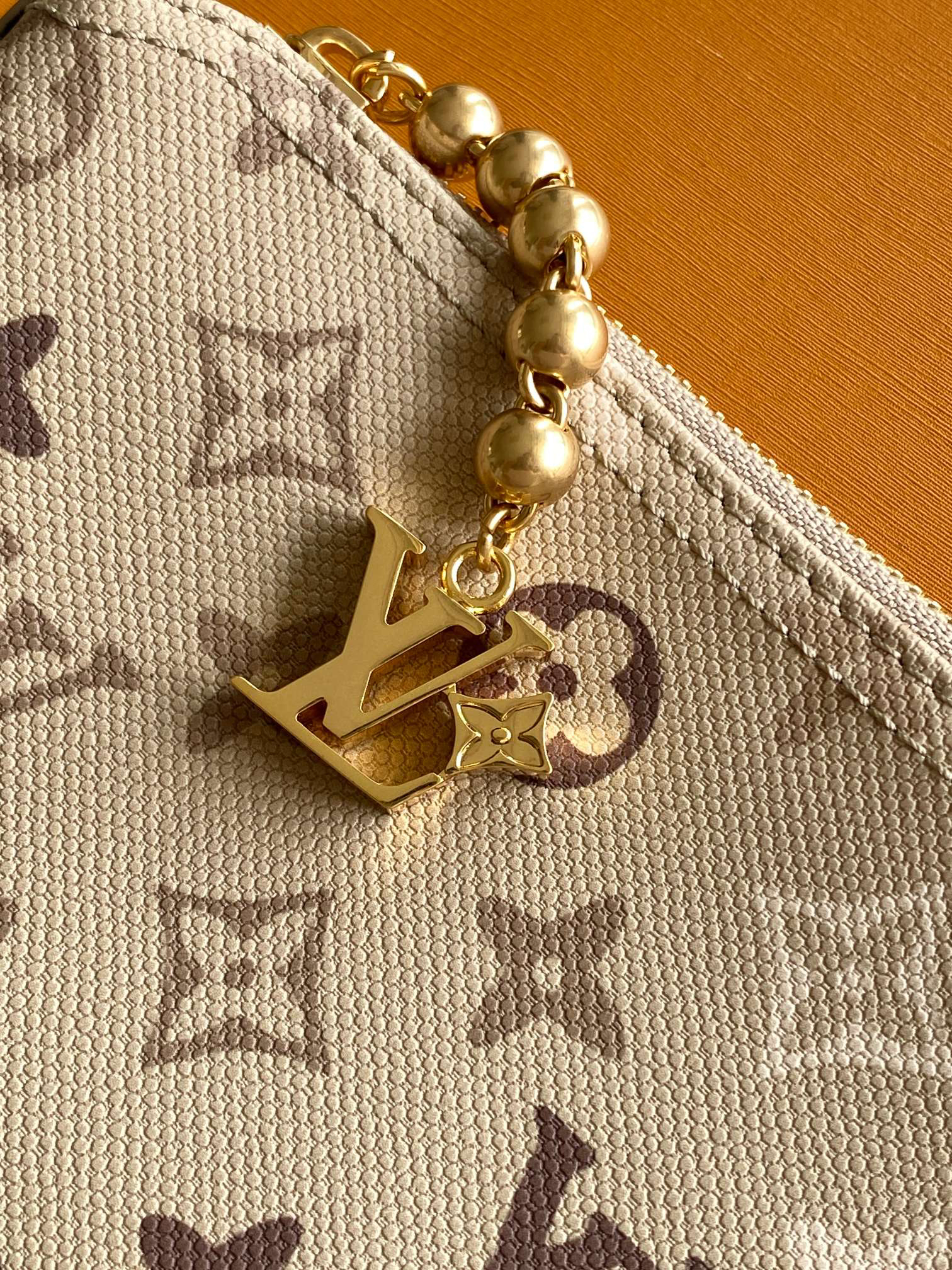 Louis Vuitton Metis Monogram Canvas Handbag - Image 6