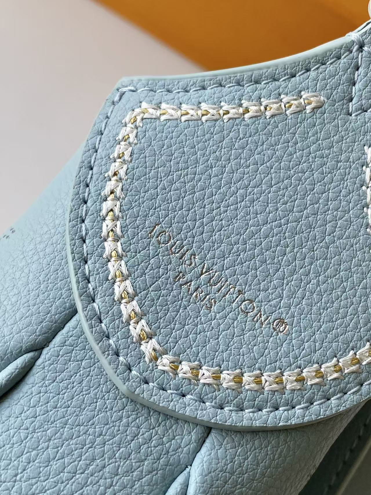 Louis Vuitton Mahina All Around Small Handbag - Image 6