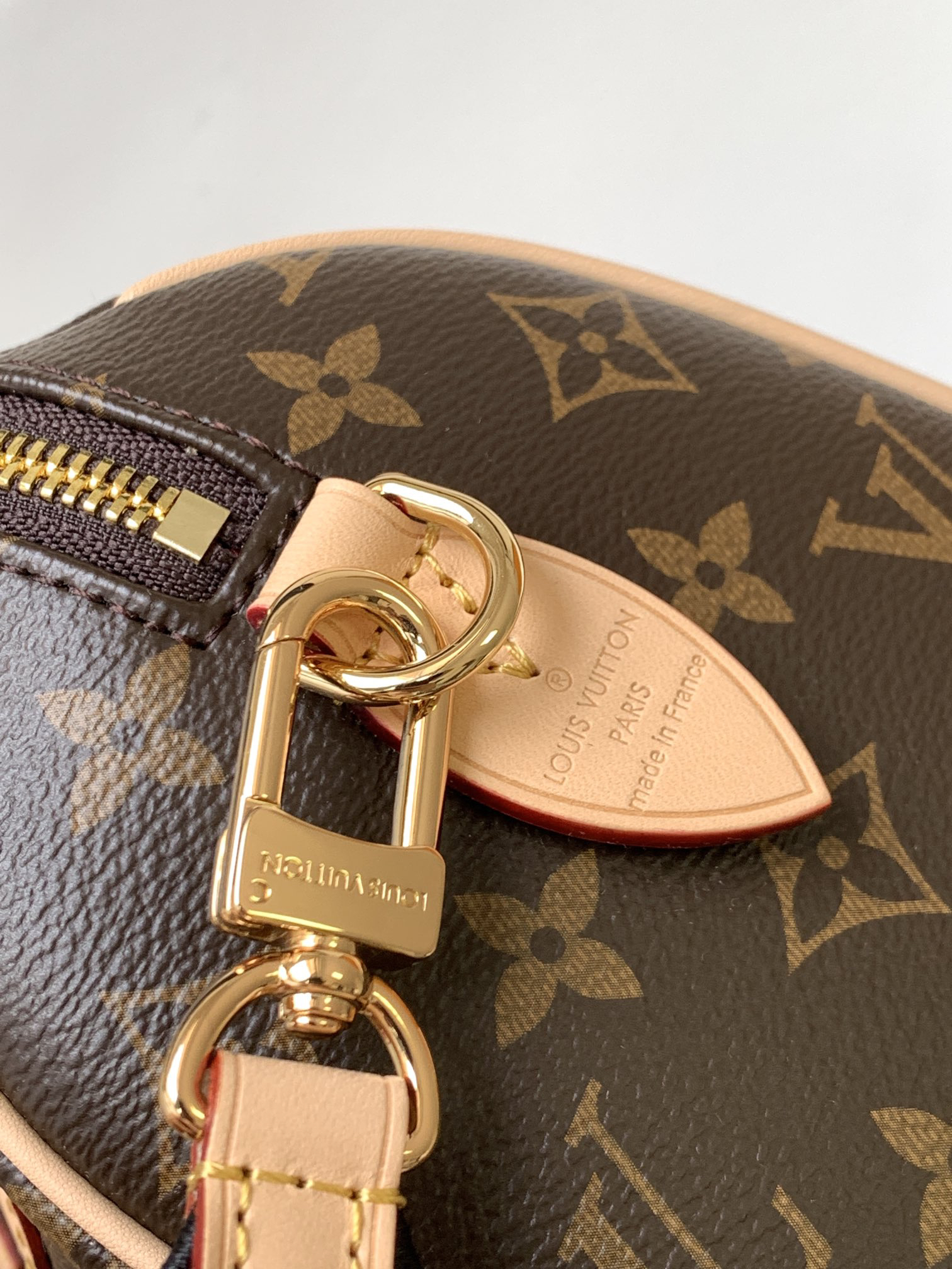 Louis Vuitton Speedy Bandoulière 20 Crossbody Bag in Monogram Canvas - Image 6