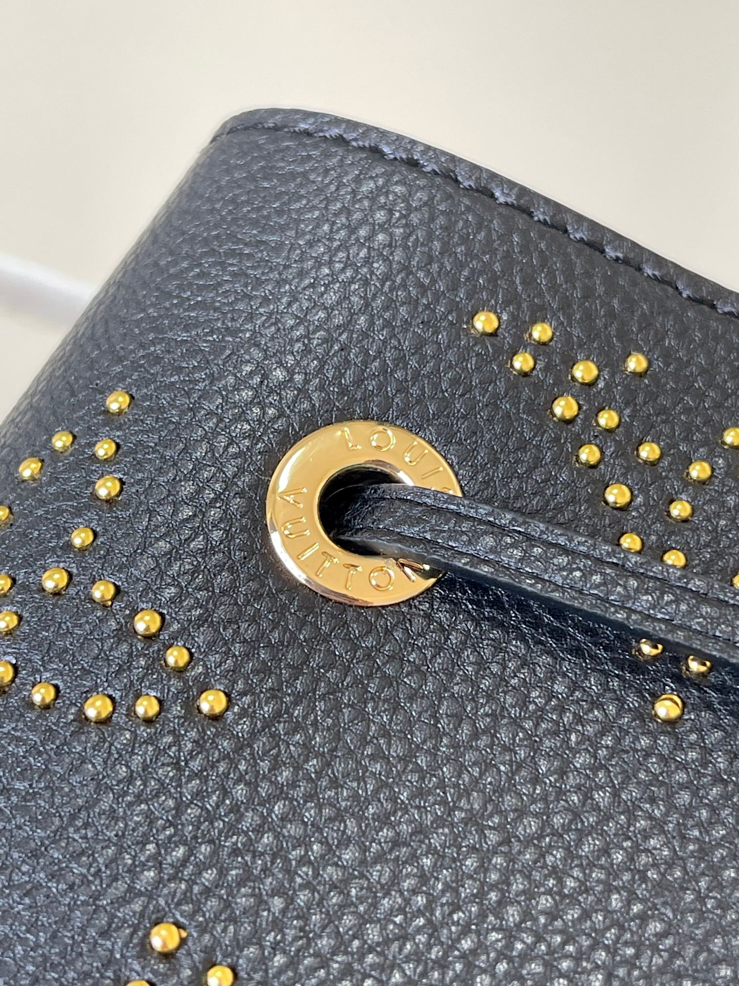 Louis Vuitton NeoNoe BB Bucket Bag M46734 in Black - Image 6