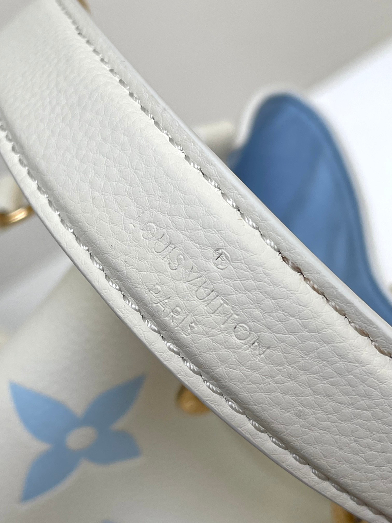Louis Vuitton NeoNoé BB Bucket Bag in White and Blue - Image 6