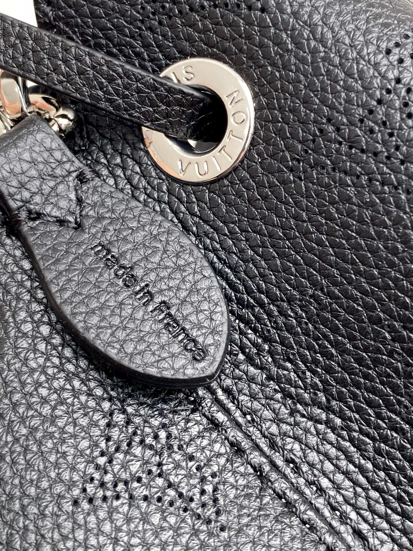 Louis Vuitton Bella Monogram Bucket Bag - Image 6