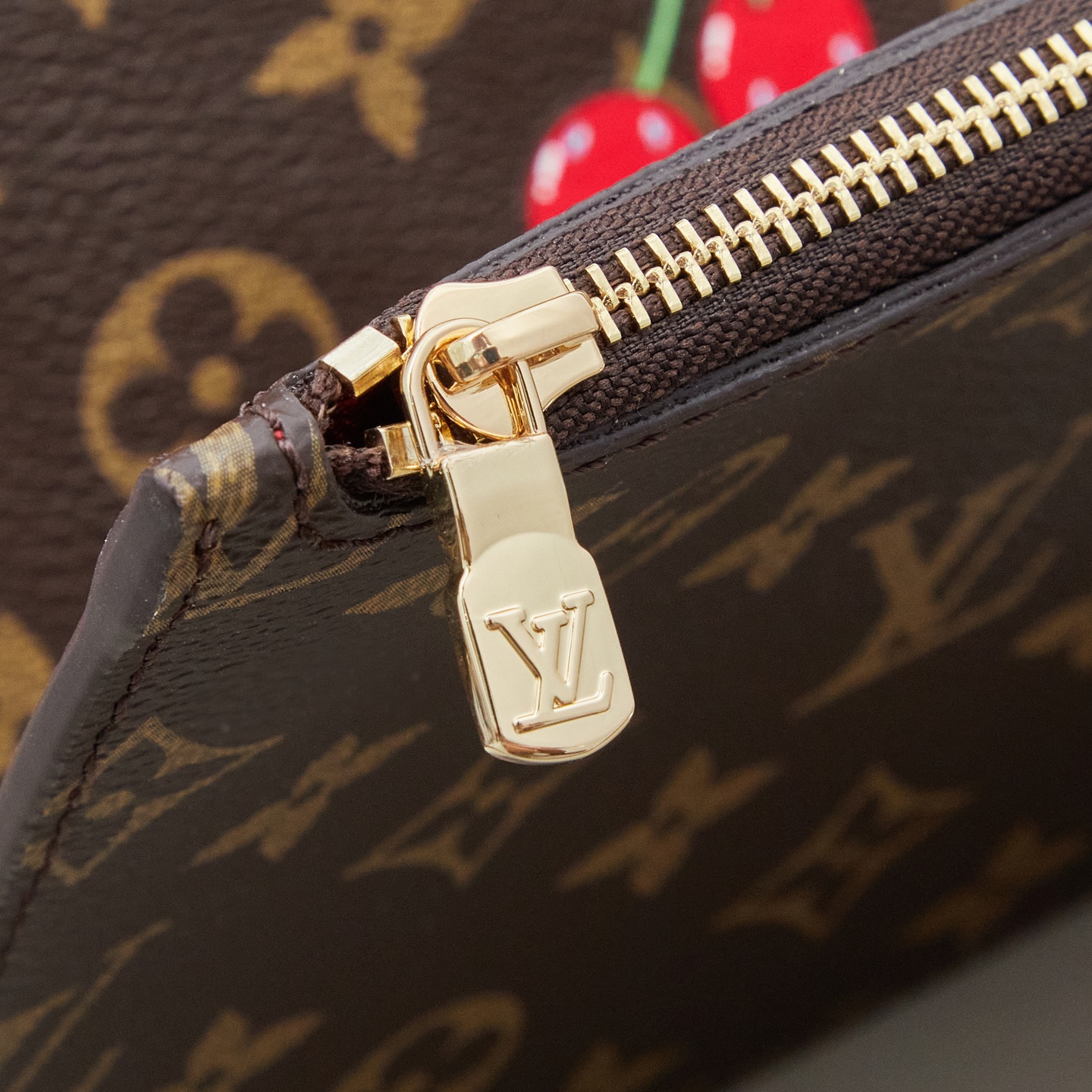 Louis Vuitton Neverfull MM Monogram Cherry Tote Bag M13263 - Image 6