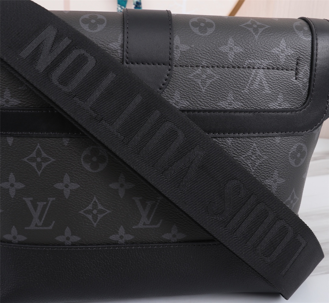 Louis Vuitton Saumur M45911 Shoulder Bag - Image 6