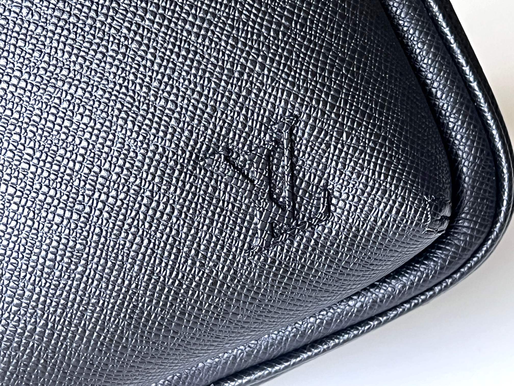 Louis Vuitton Avenue Crossbody Bag M30863 in Black Taiga Leather - Image 6