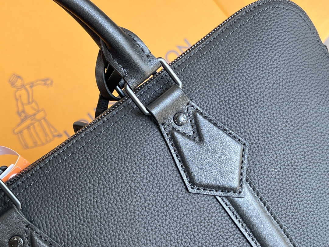 Louis Vuitton Taiga Briefcase M59159 - Image 6