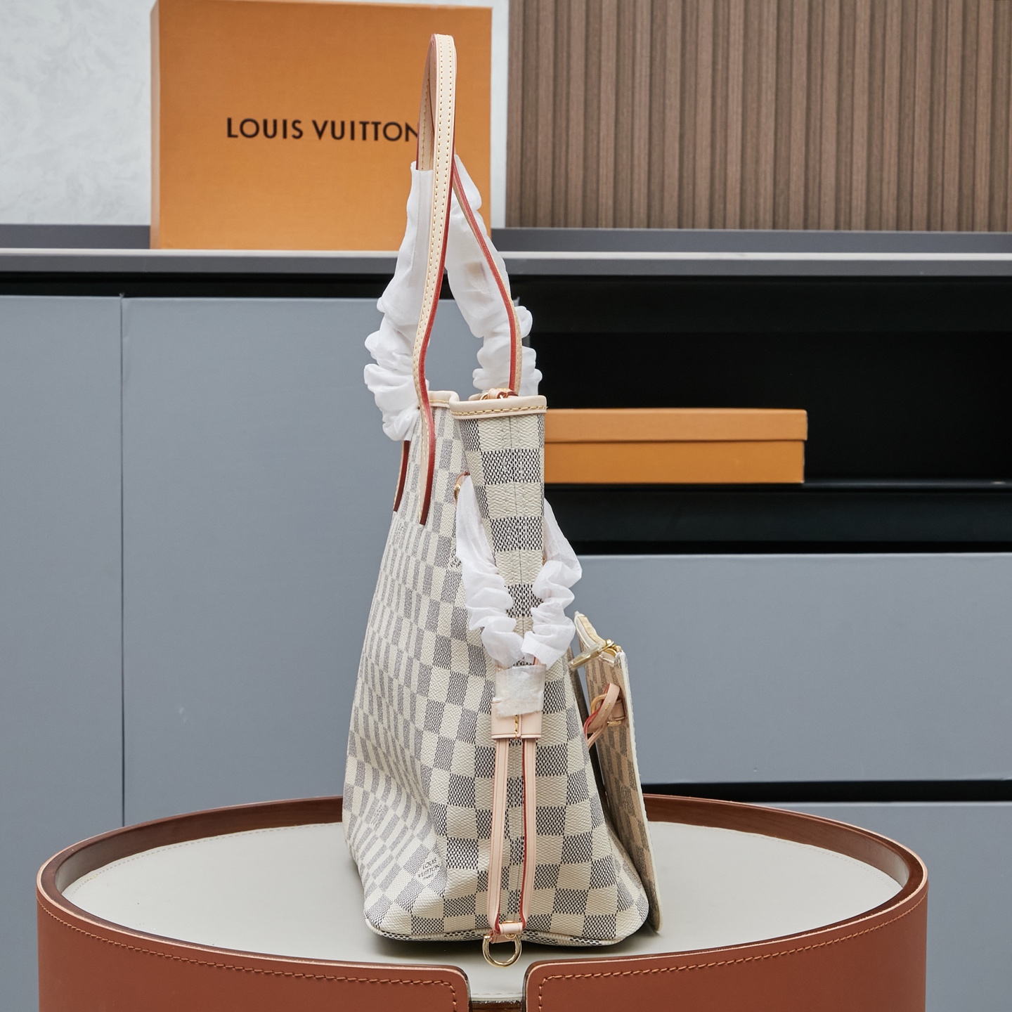 Louis Vuitton Neverfull Classic Tote Bag - Image 6